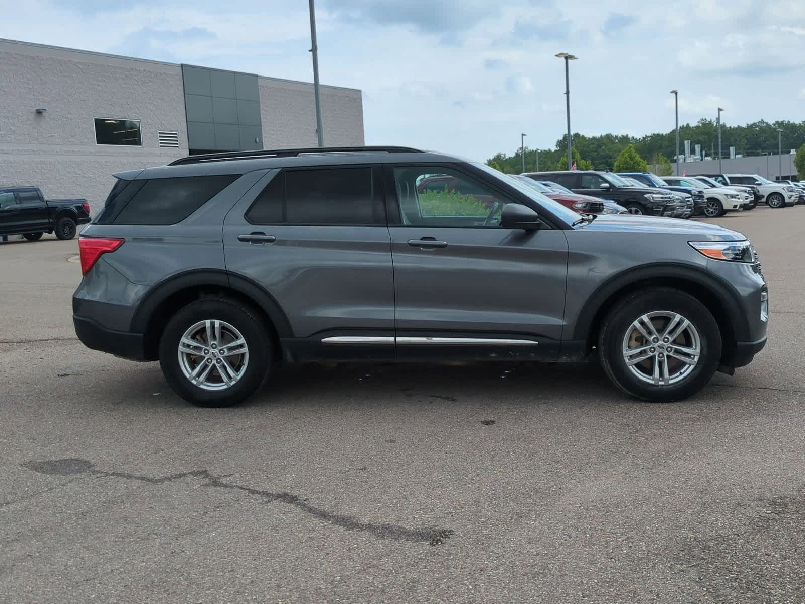Thumbnail: 2022 Ford Explorer - 9