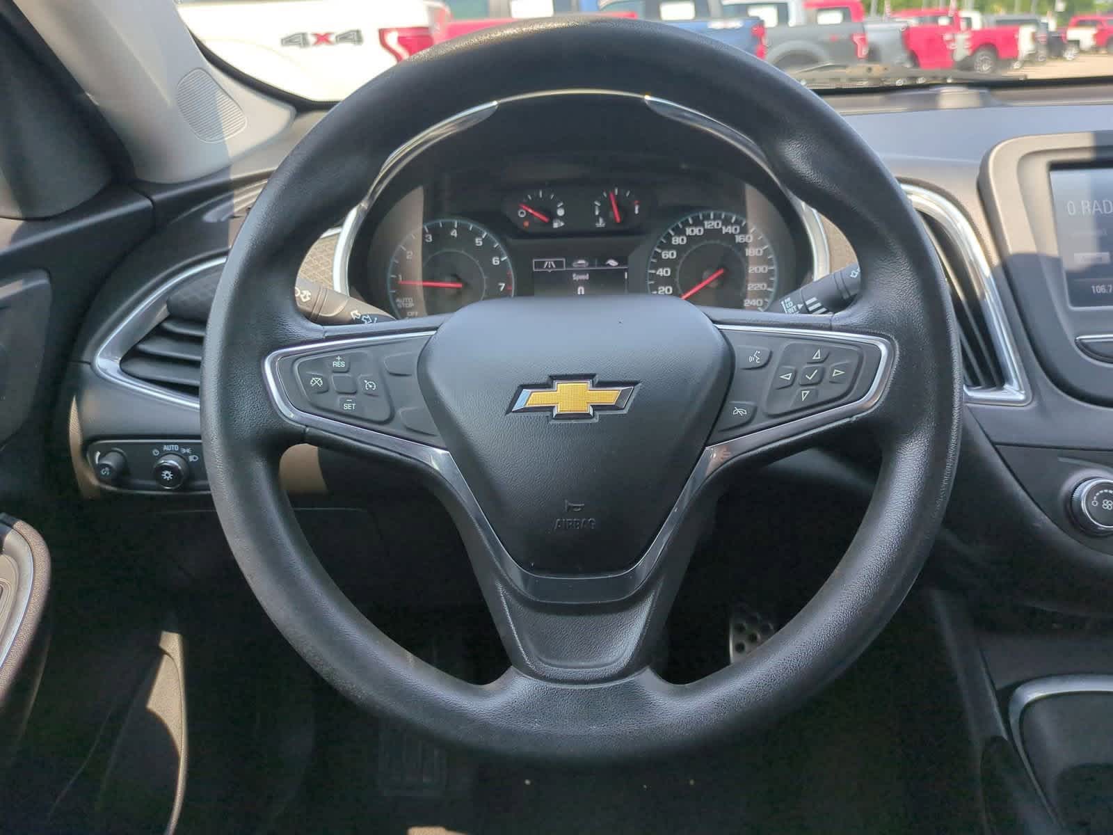 Thumbnail: 2016 Chevrolet Malibu - 22