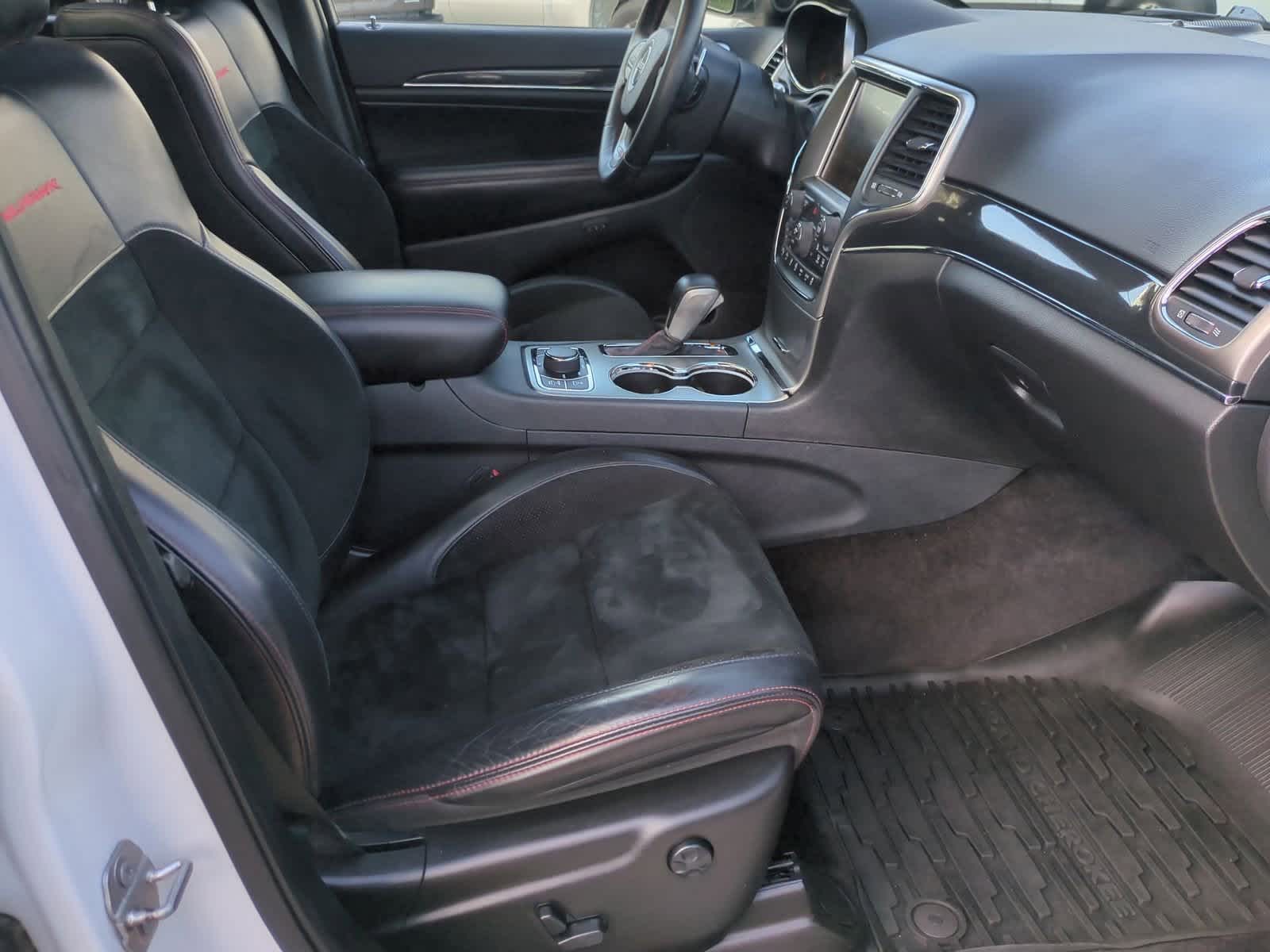 Thumbnail: 2017 Jeep Grand Cherokee - 23