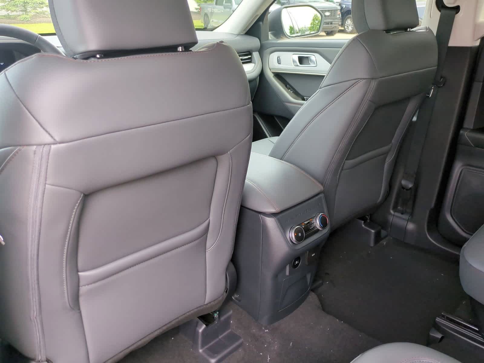 2025 Ford Explorer Active 19