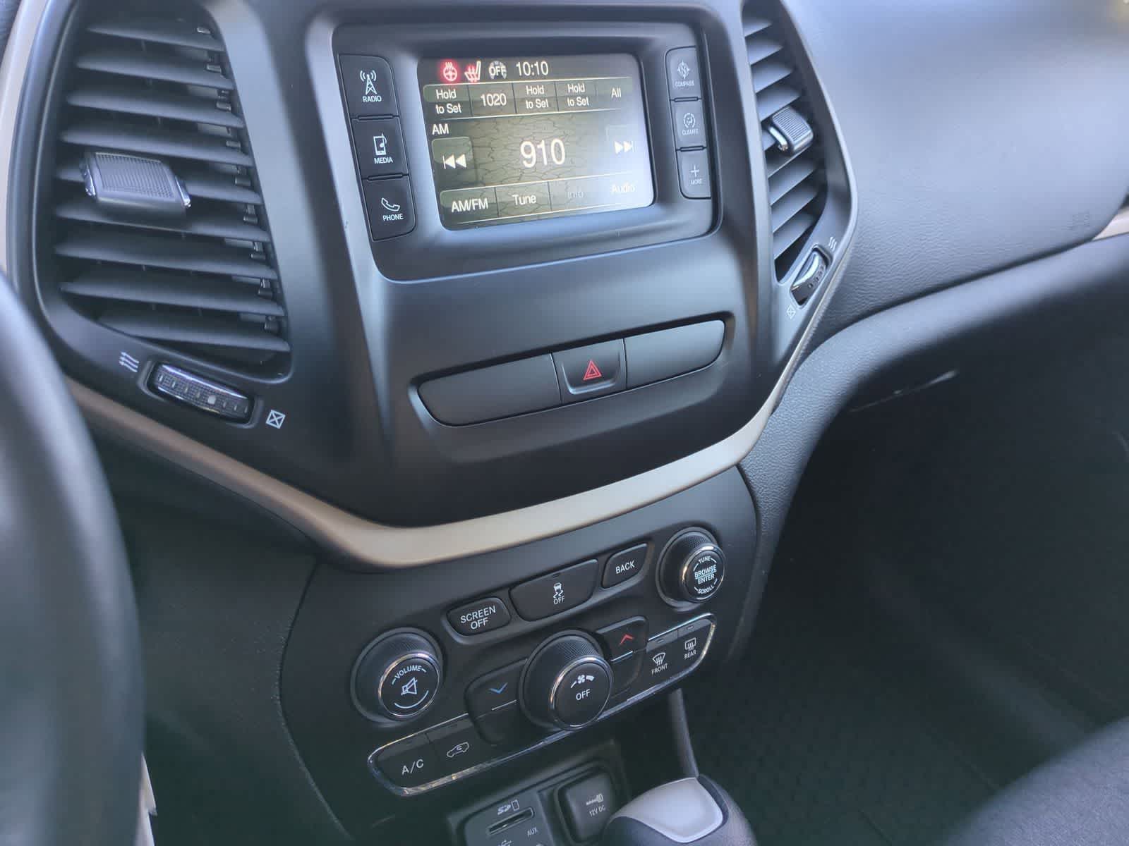 Thumbnail: 2016 Jeep Cherokee - 26