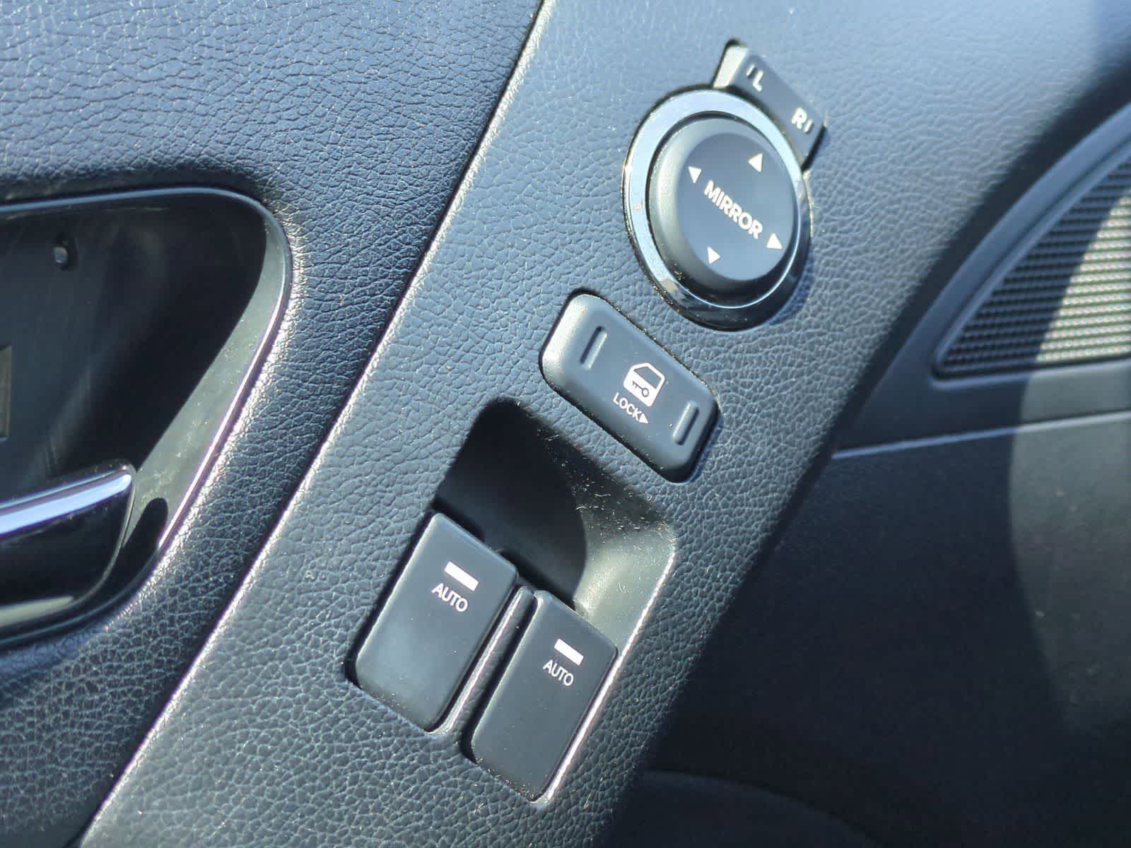 Thumbnail: 2012 Hyundai Genesis - 30