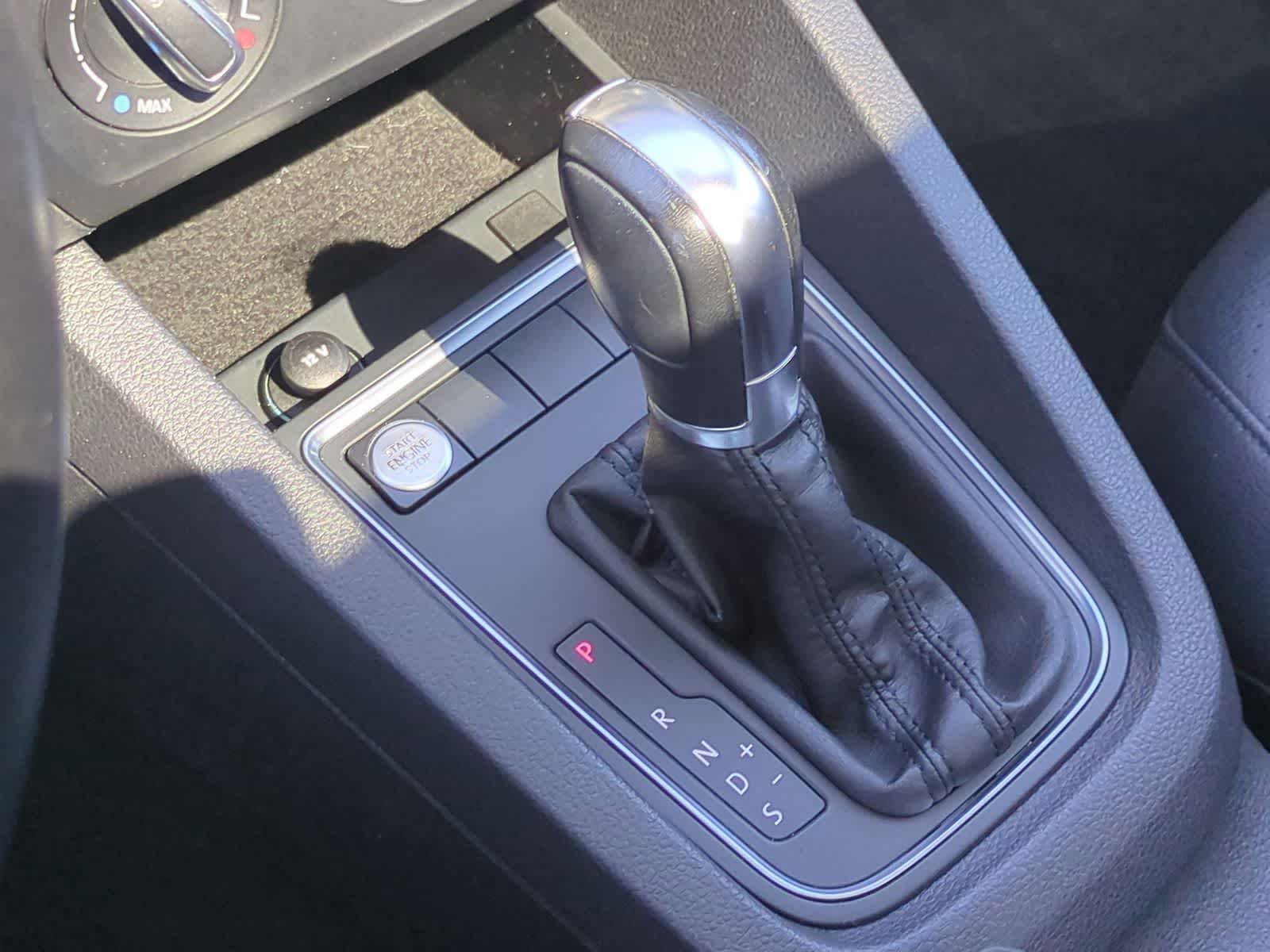 Thumbnail: 2015 Volkswagen Jetta - 33