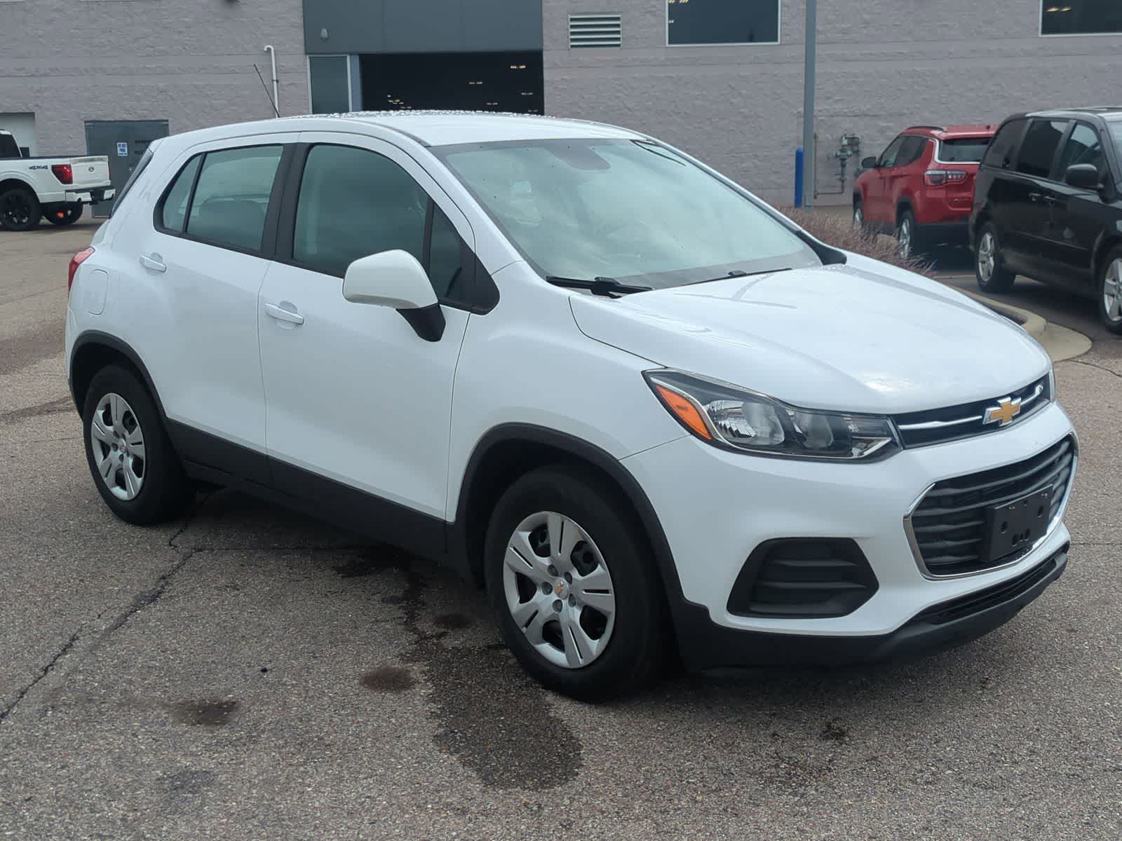 Thumbnail: 2017 Chevrolet Trax - 2