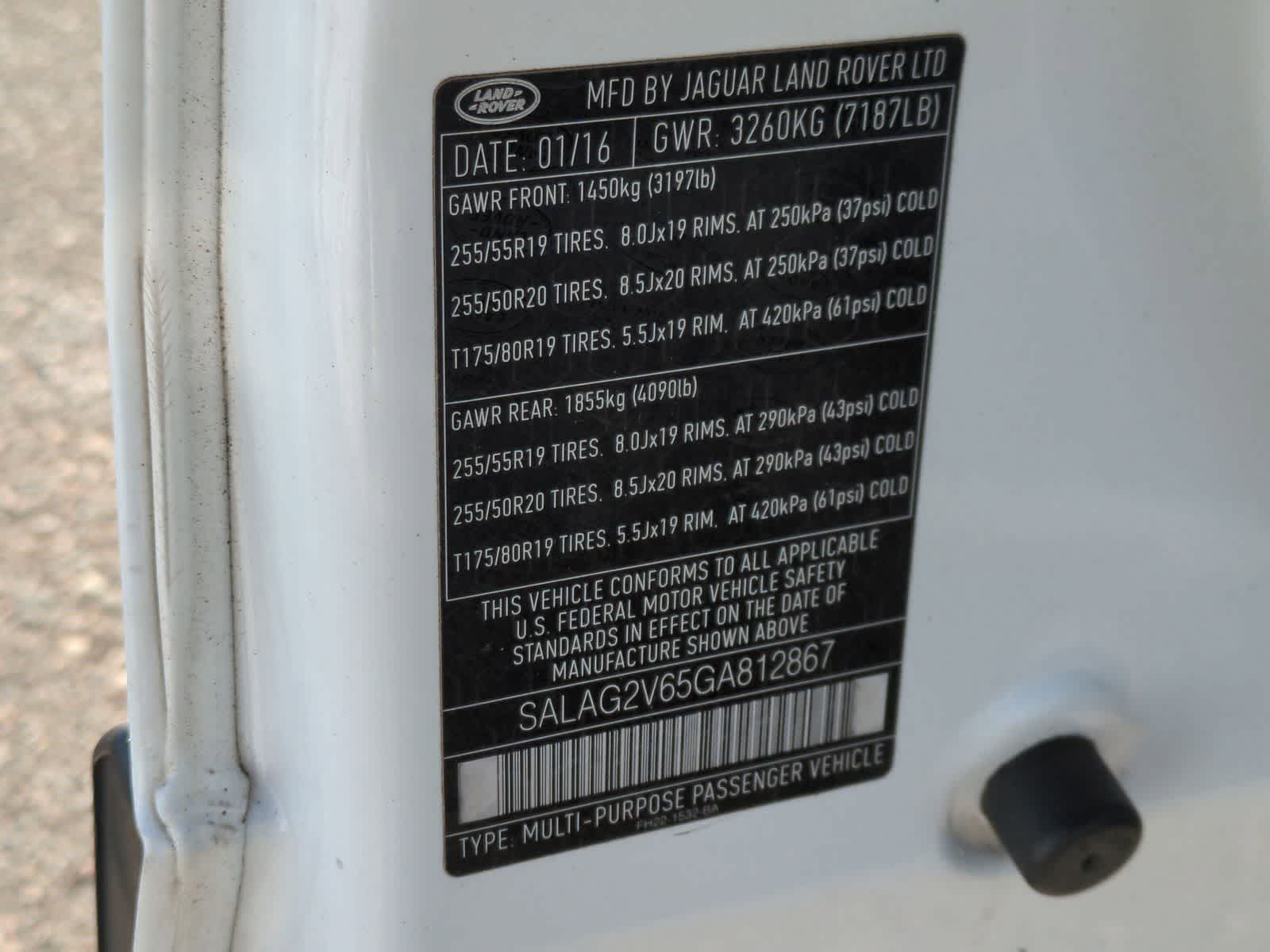 Thumbnail: 2016 Land Rover LR4 - 37