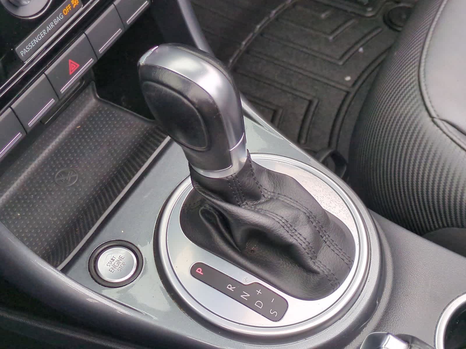 Thumbnail: 2017 Volkswagen Beetle - 32