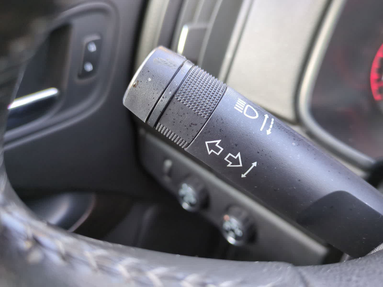 Thumbnail: 2015 GMC Canyon - 26