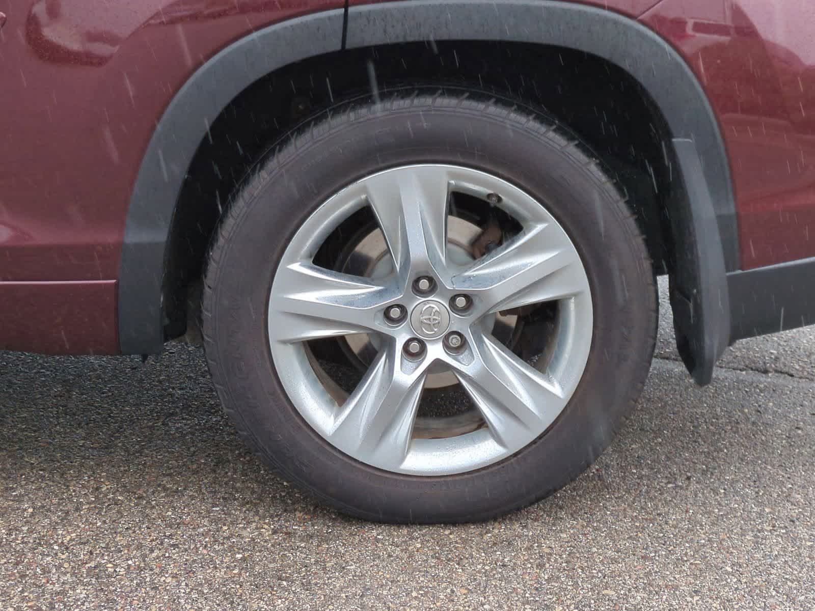 Thumbnail: 2015 Toyota Highlander - 14