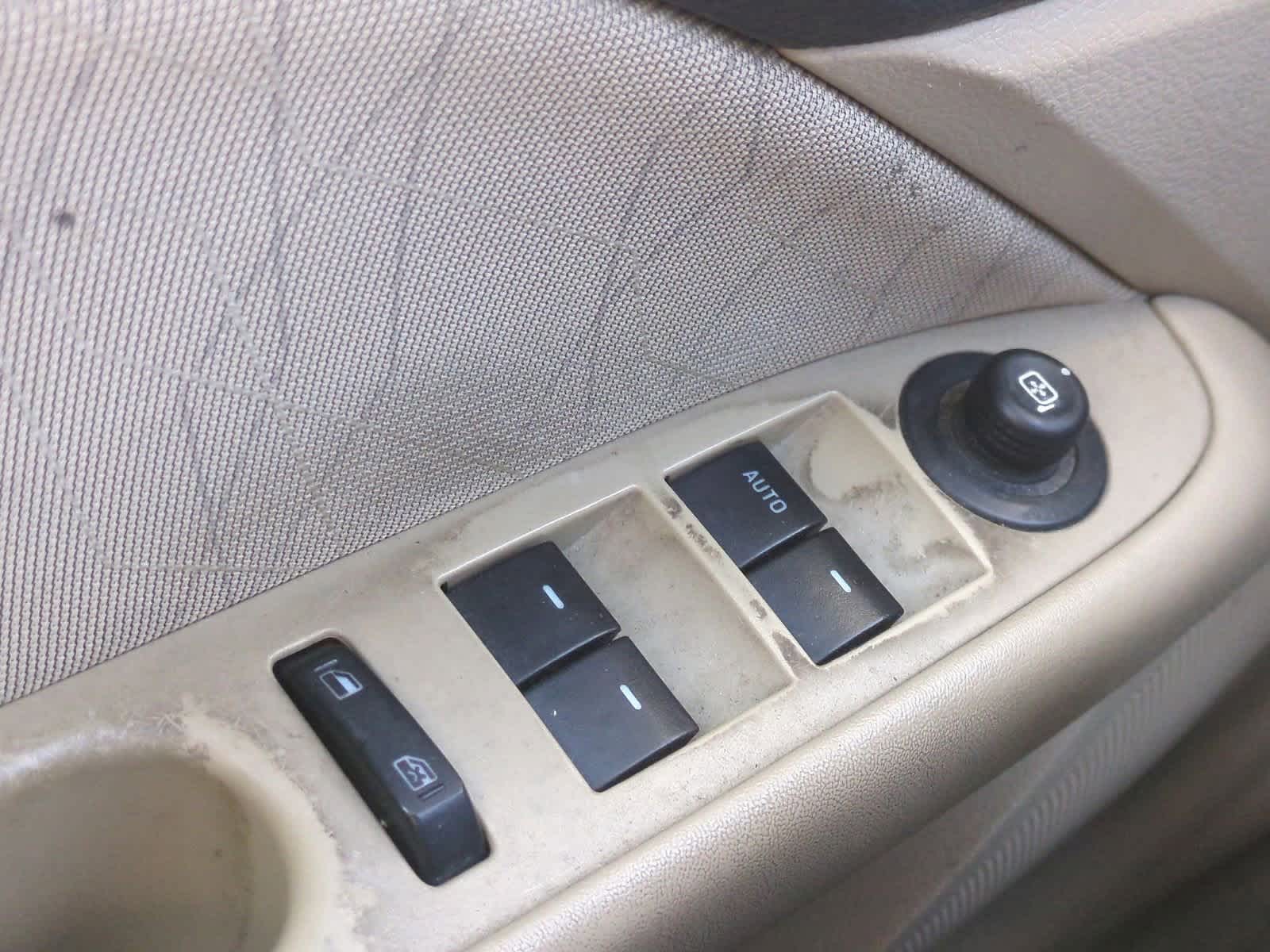 Thumbnail: 2010 Mercury Milan - 31