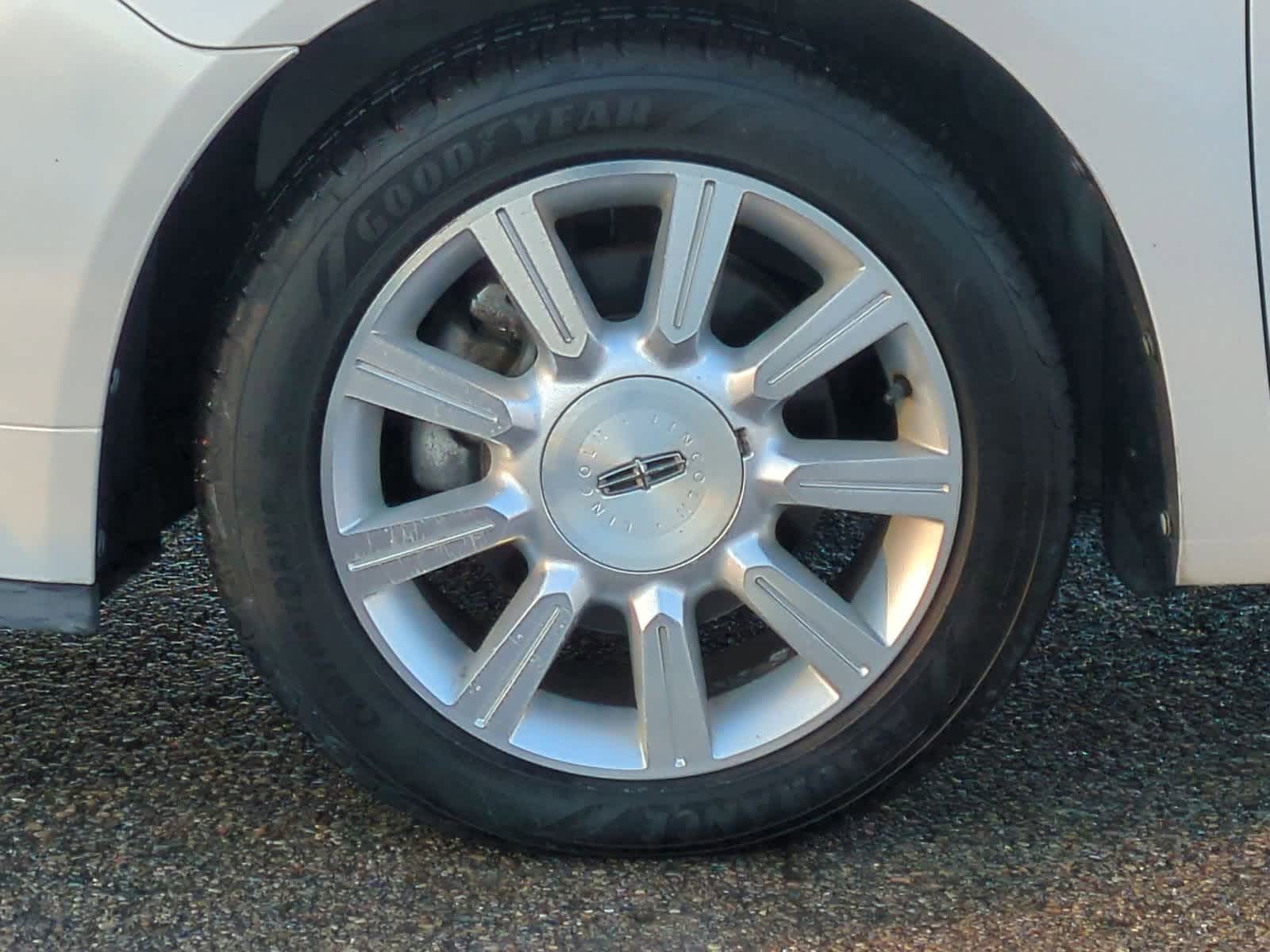 Thumbnail: 2012 Lincoln MKZ - 14