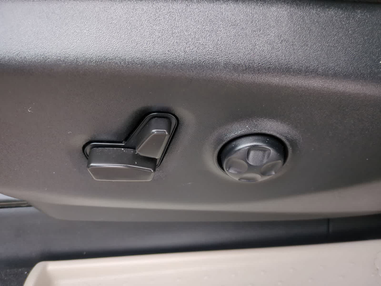 Thumbnail: 2022 Chrysler Pacifica - 17