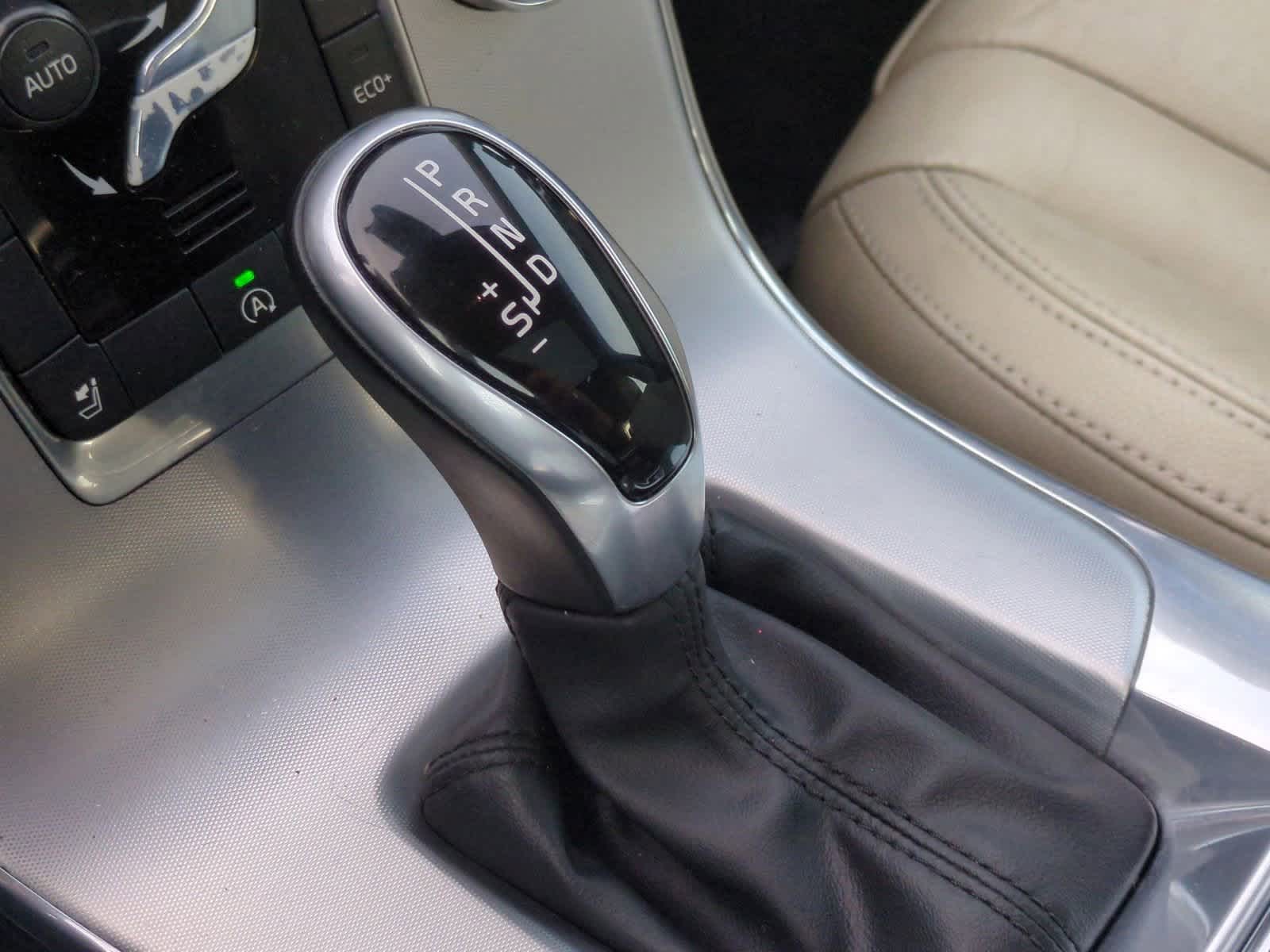 Thumbnail: 2017 Volvo S60 - 33