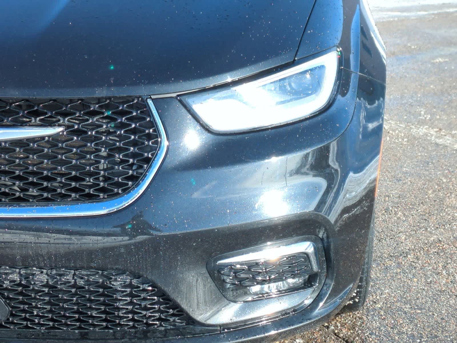 Thumbnail: 2023 Chrysler Pacifica - 11