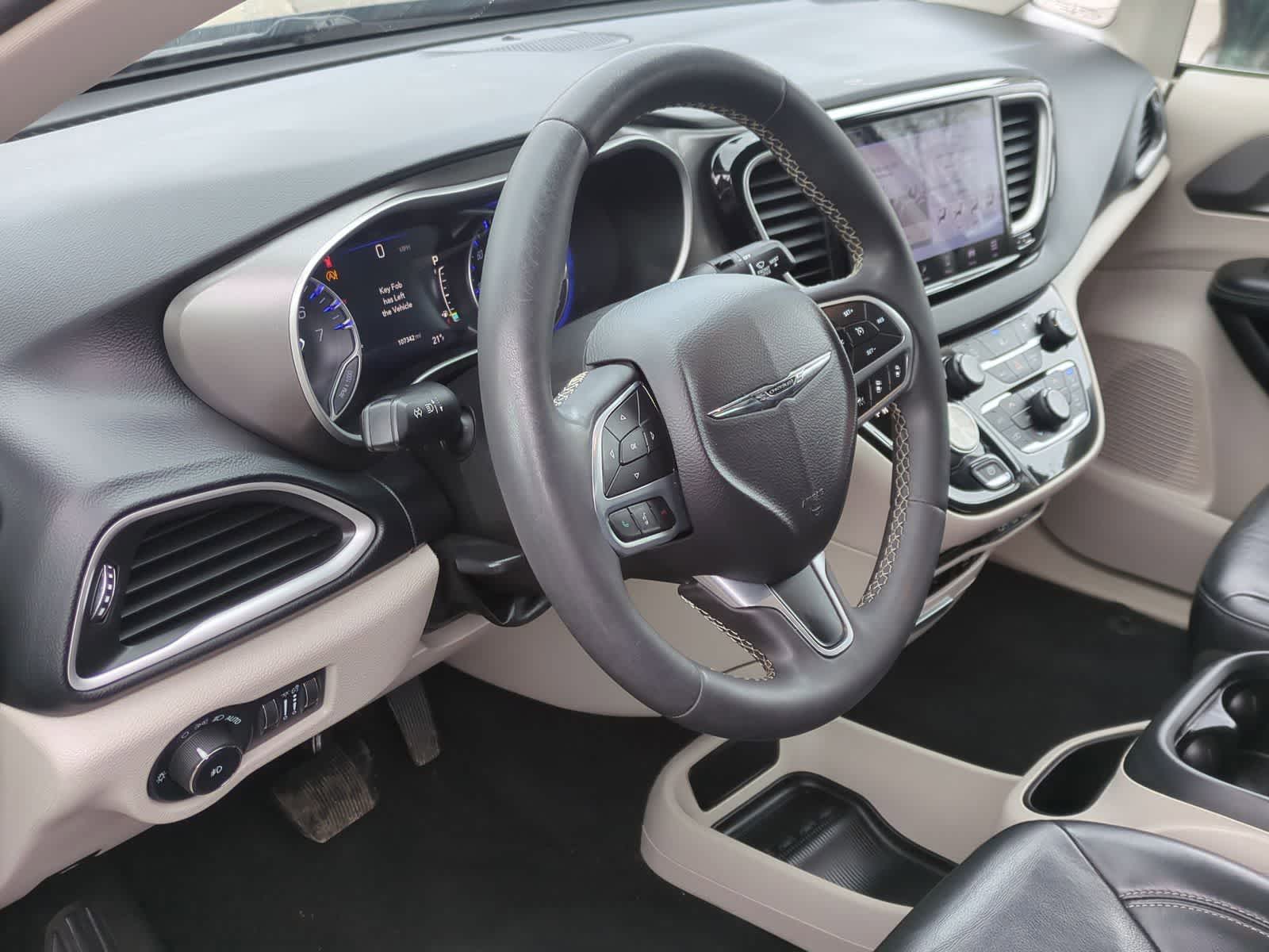 Thumbnail: 2022 Chrysler Pacifica - 10