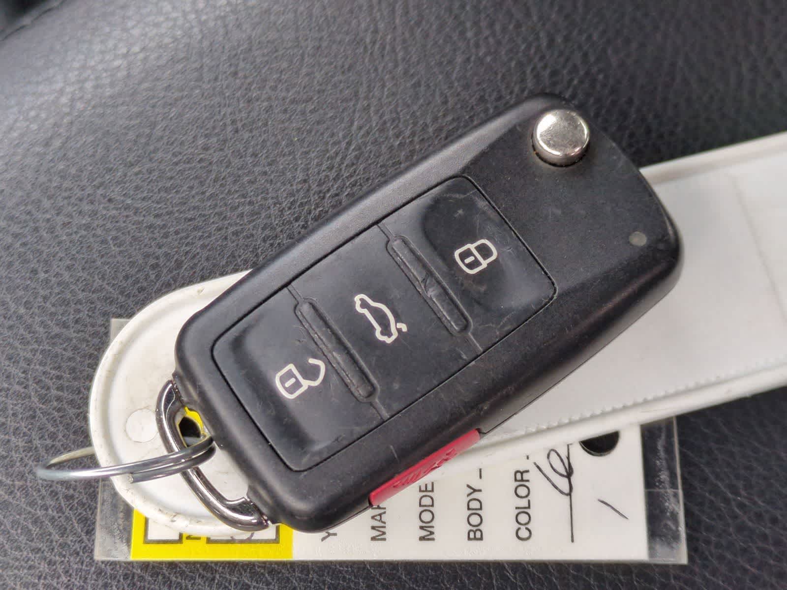 Thumbnail: 2013 Volkswagen Eos - 36