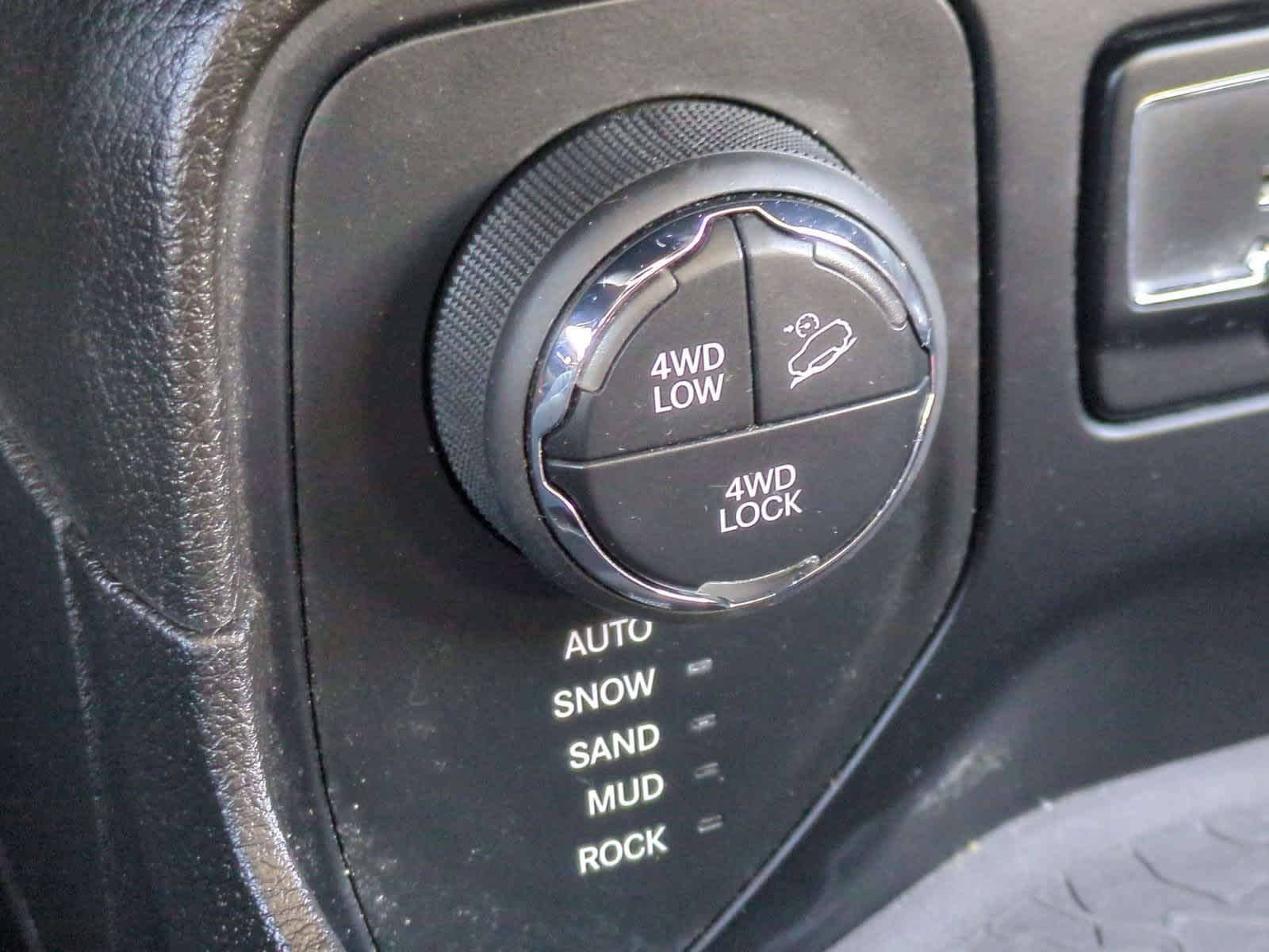 Thumbnail: 2017 Jeep Renegade - 29