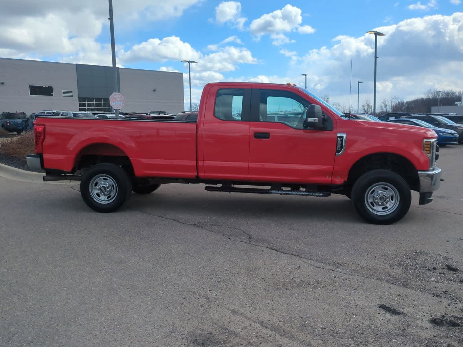 Thumbnail: 2019 Ford Econoline - 9