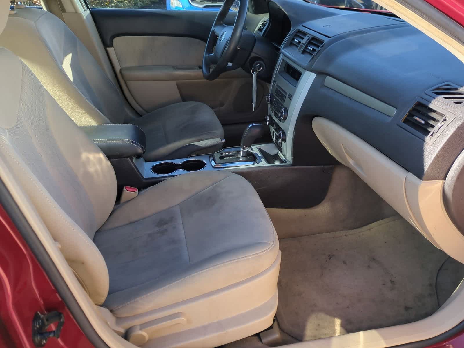 Thumbnail: 2010 Mercury Milan - 23