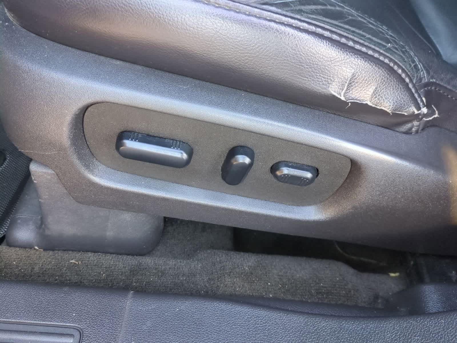 Thumbnail: 2013 Ford Explorer - 17