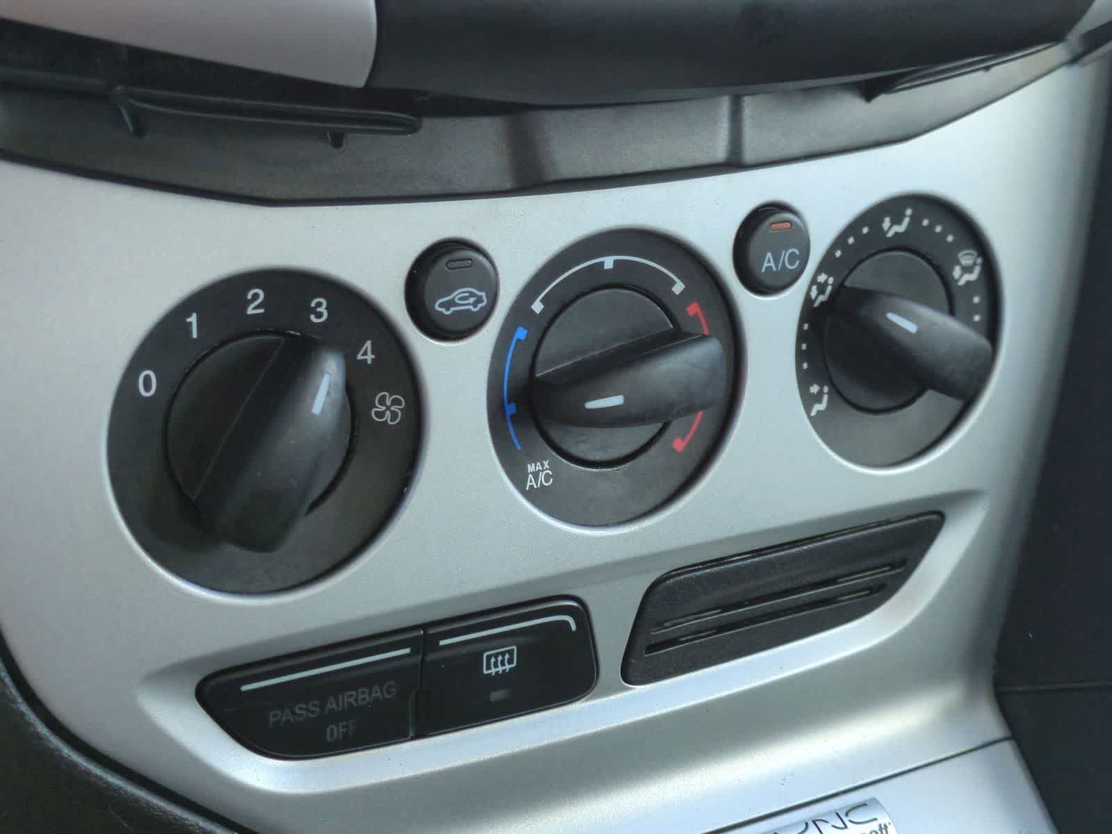 Thumbnail: 2014 Ford Focus - 29