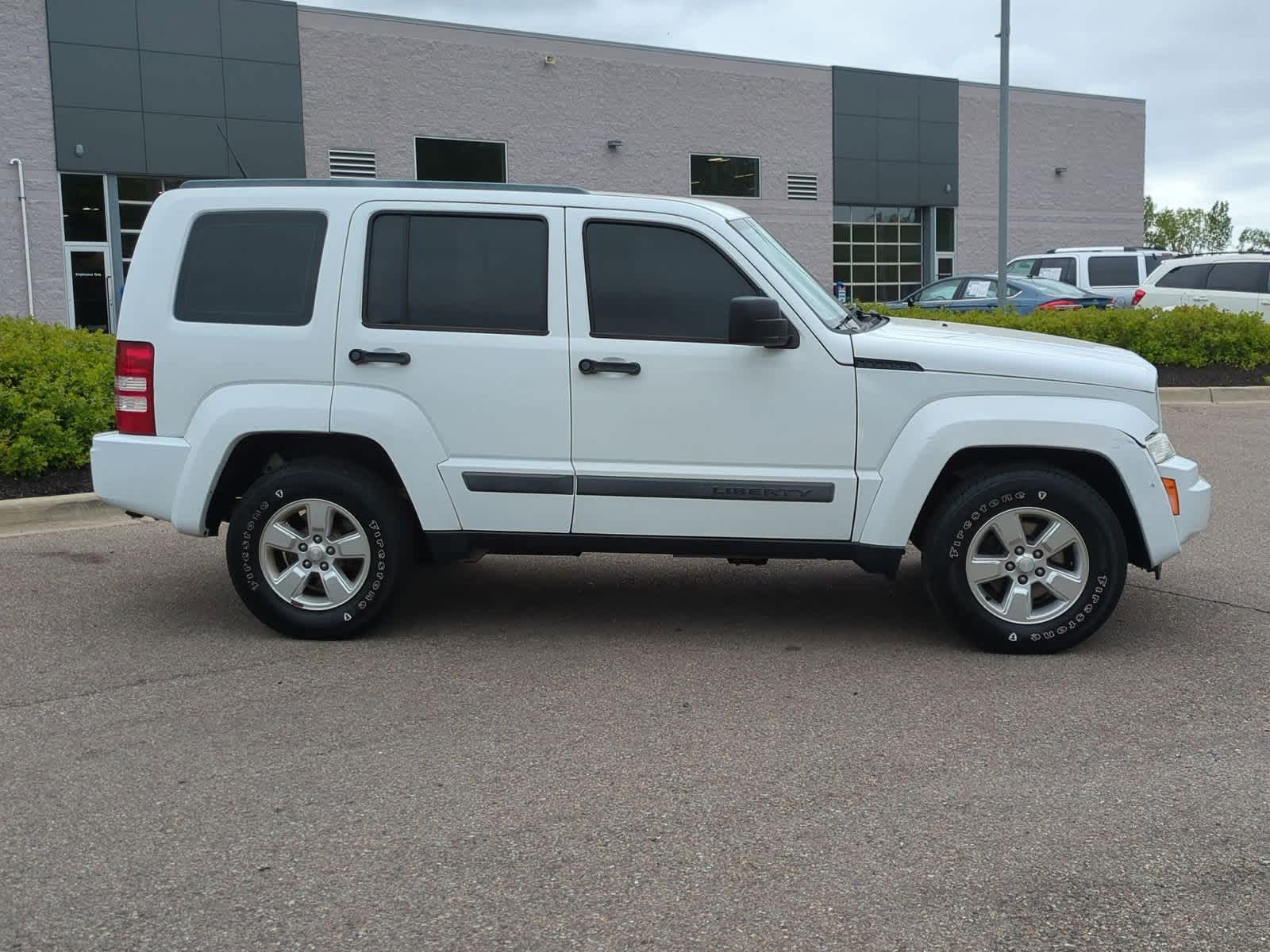 Thumbnail: 2011 Jeep Liberty - 9