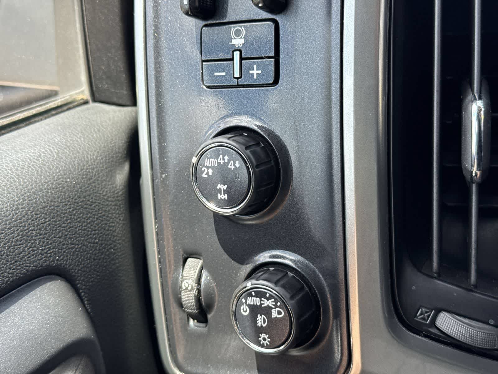 Thumbnail: 2018 Chevrolet Silverado 1500 - 26