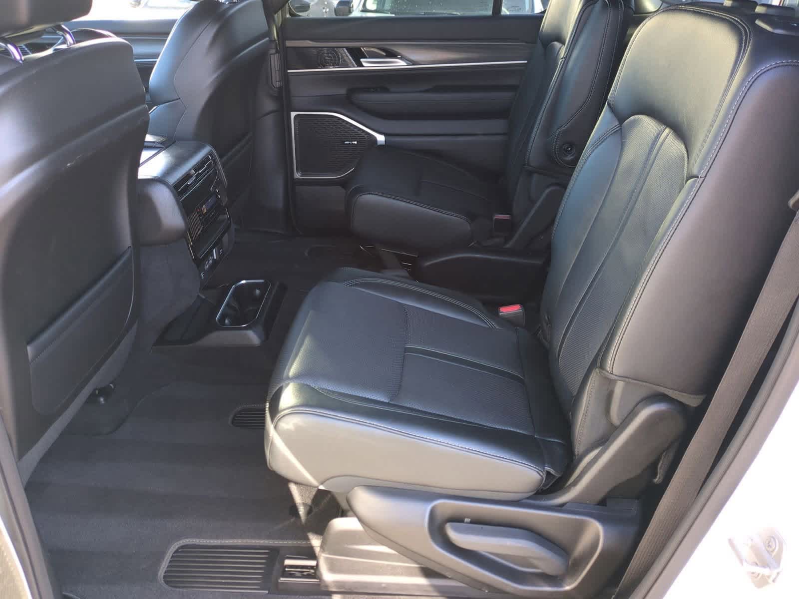 Thumbnail: 2024 Jeep Wagoneer - 18