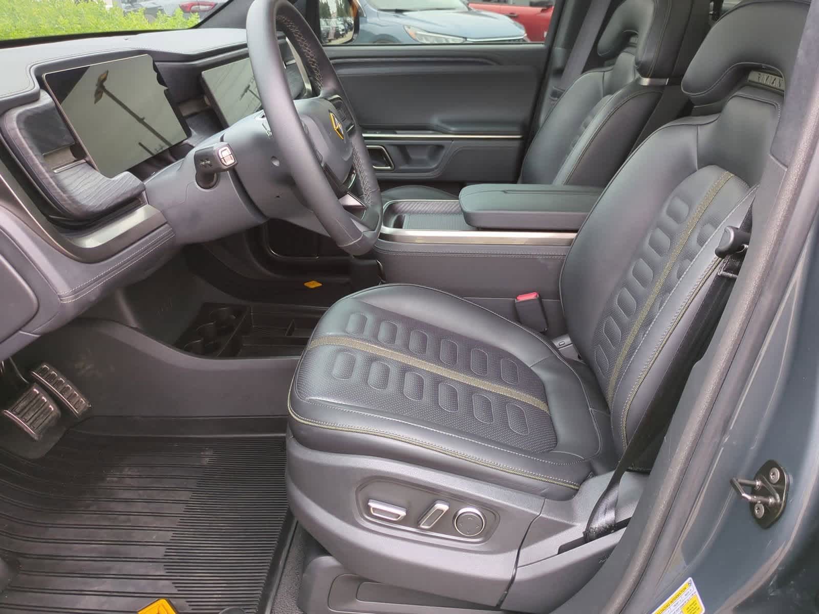 Thumbnail: 2024 Rivian R1S - 16