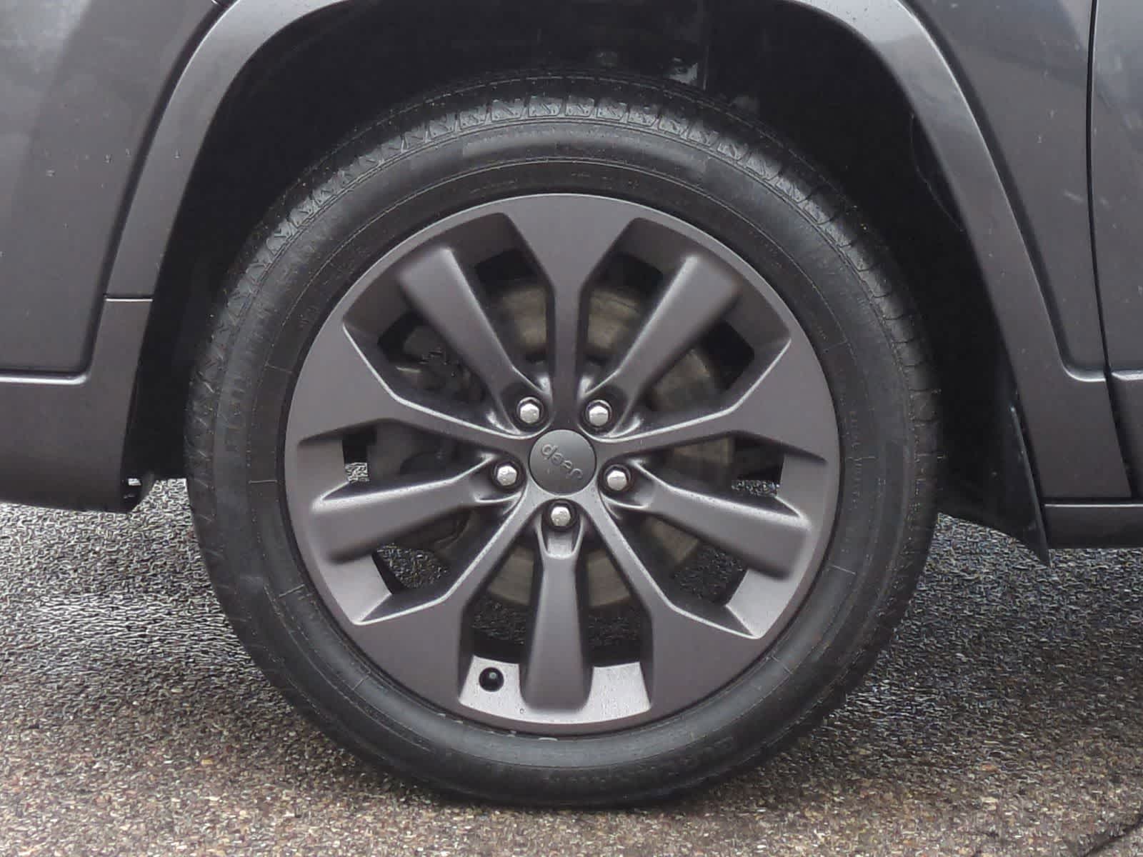 Thumbnail: 2020 Jeep Cherokee - 14