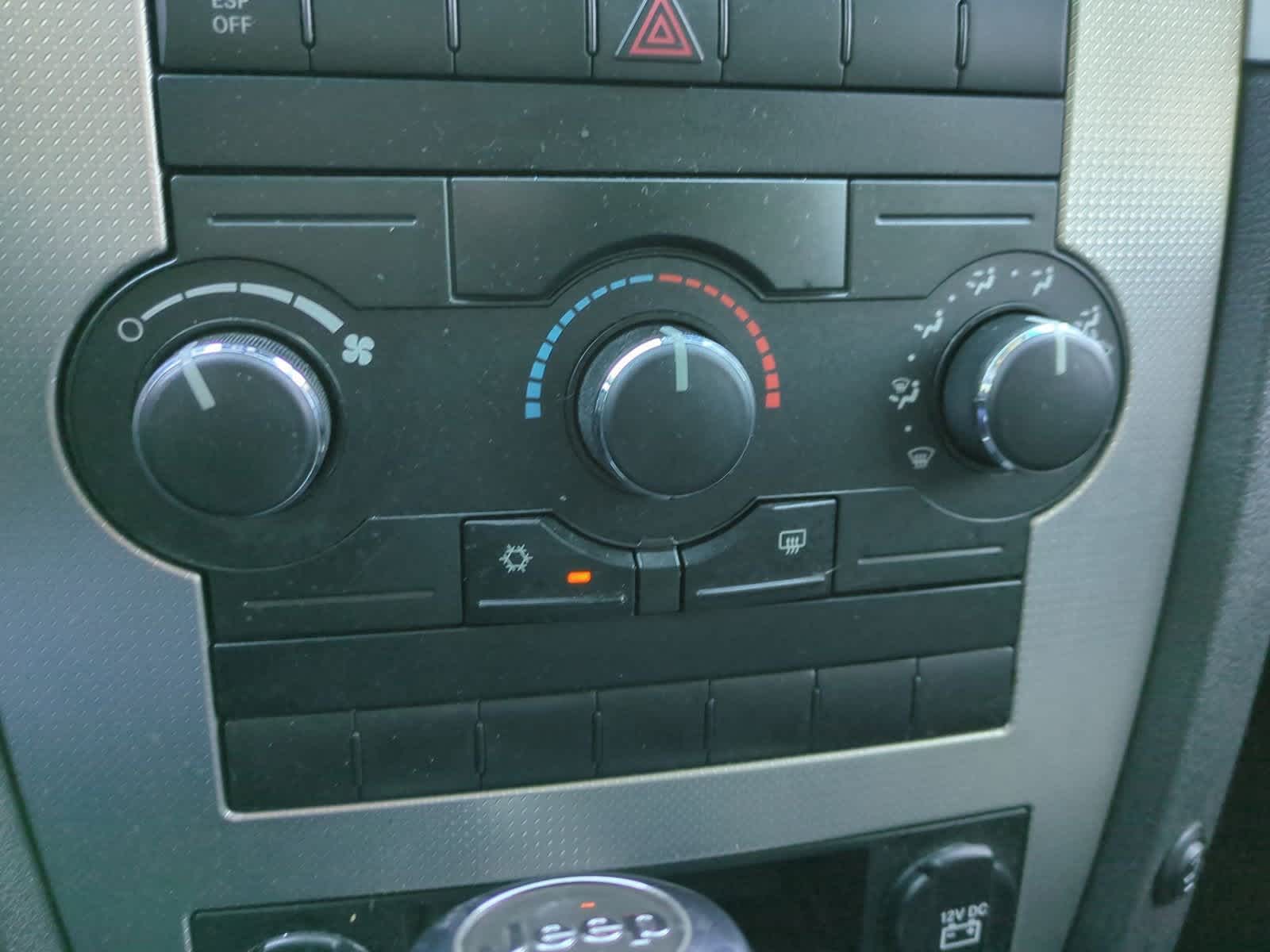 Thumbnail: 2009 Jeep Grand Cherokee - 28