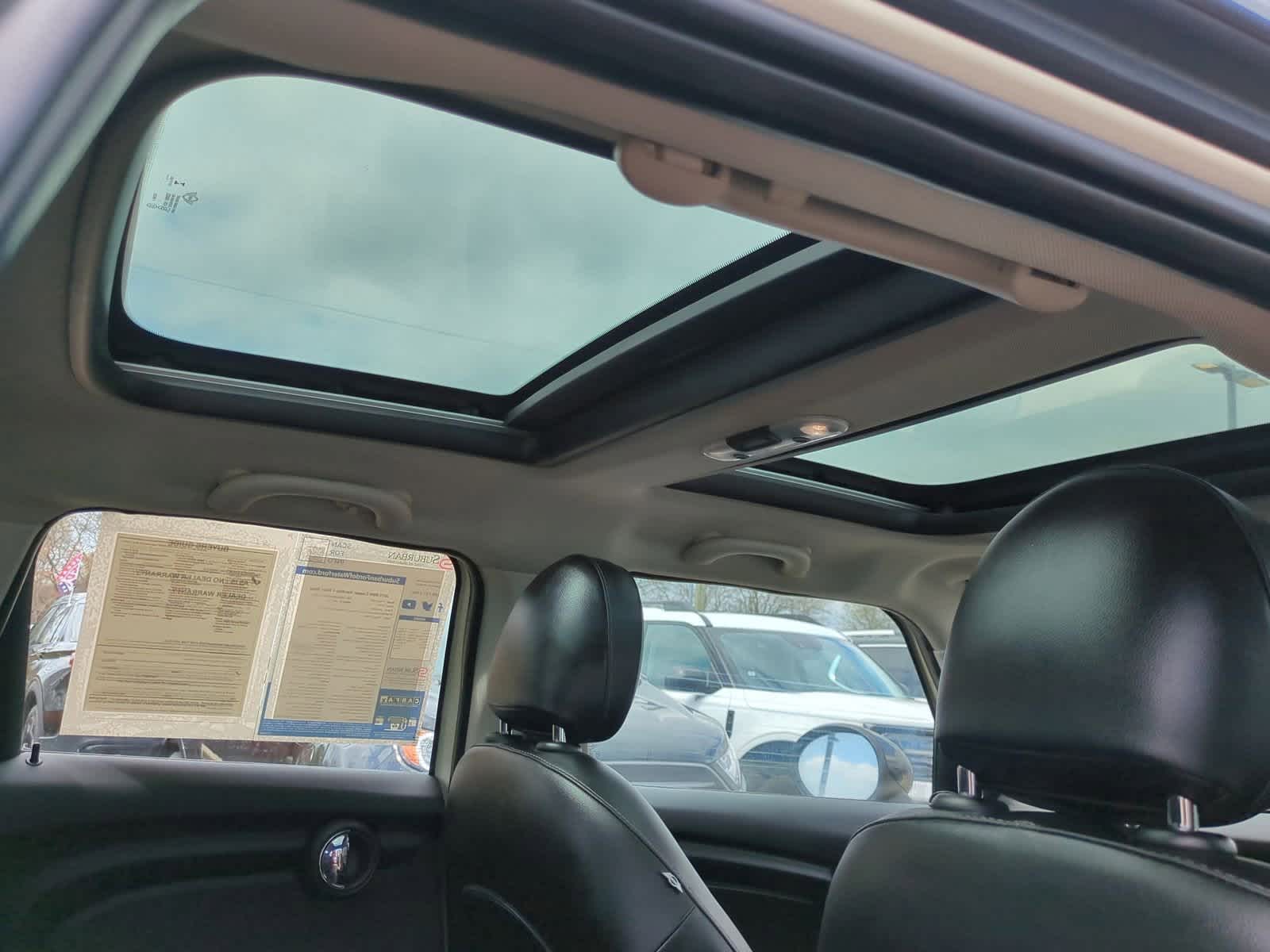 Thumbnail: 2015 MINI Cooper Hardtop - 22