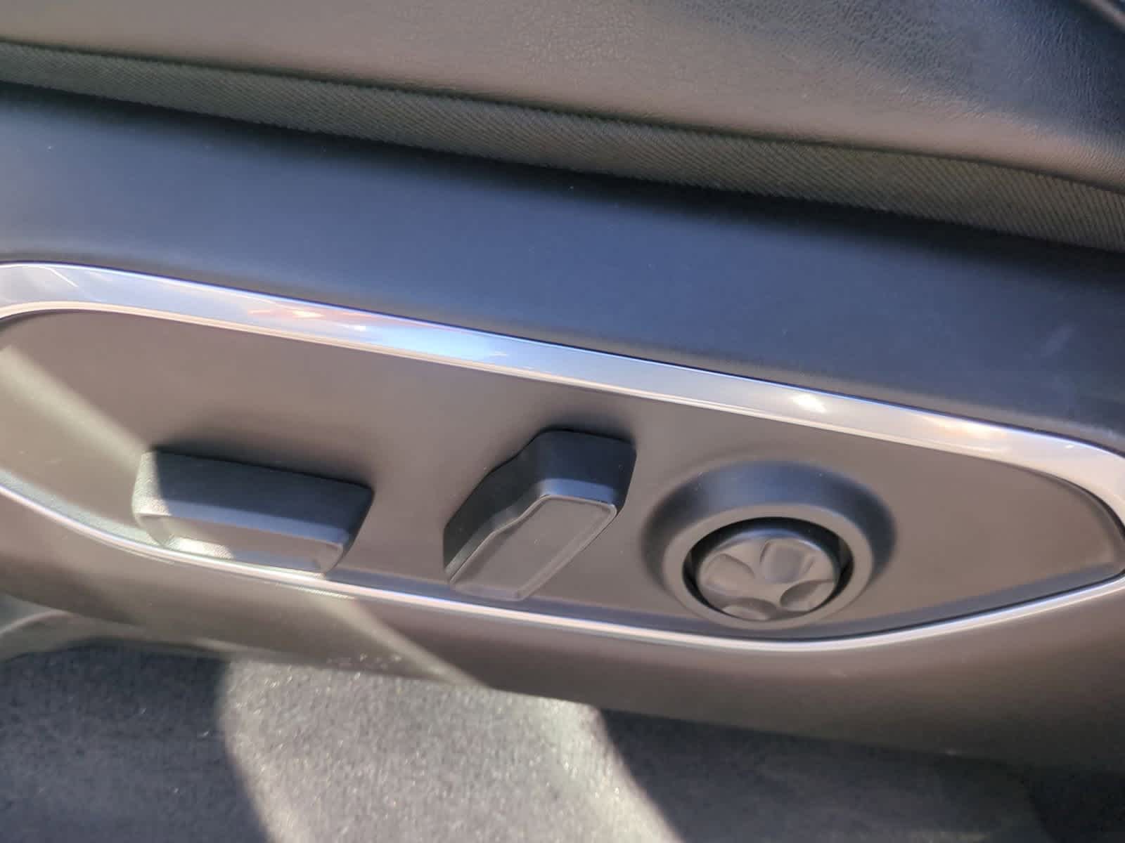 Thumbnail: 2024 Jeep Wagoneer - 16