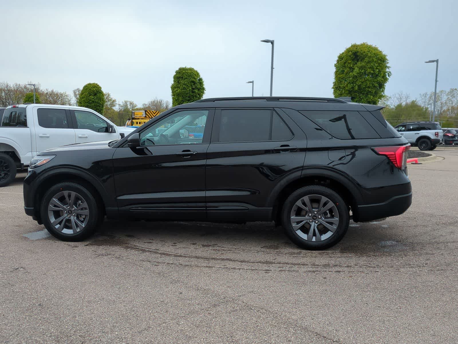 Thumbnail: 2026 Ford Explorer - 5