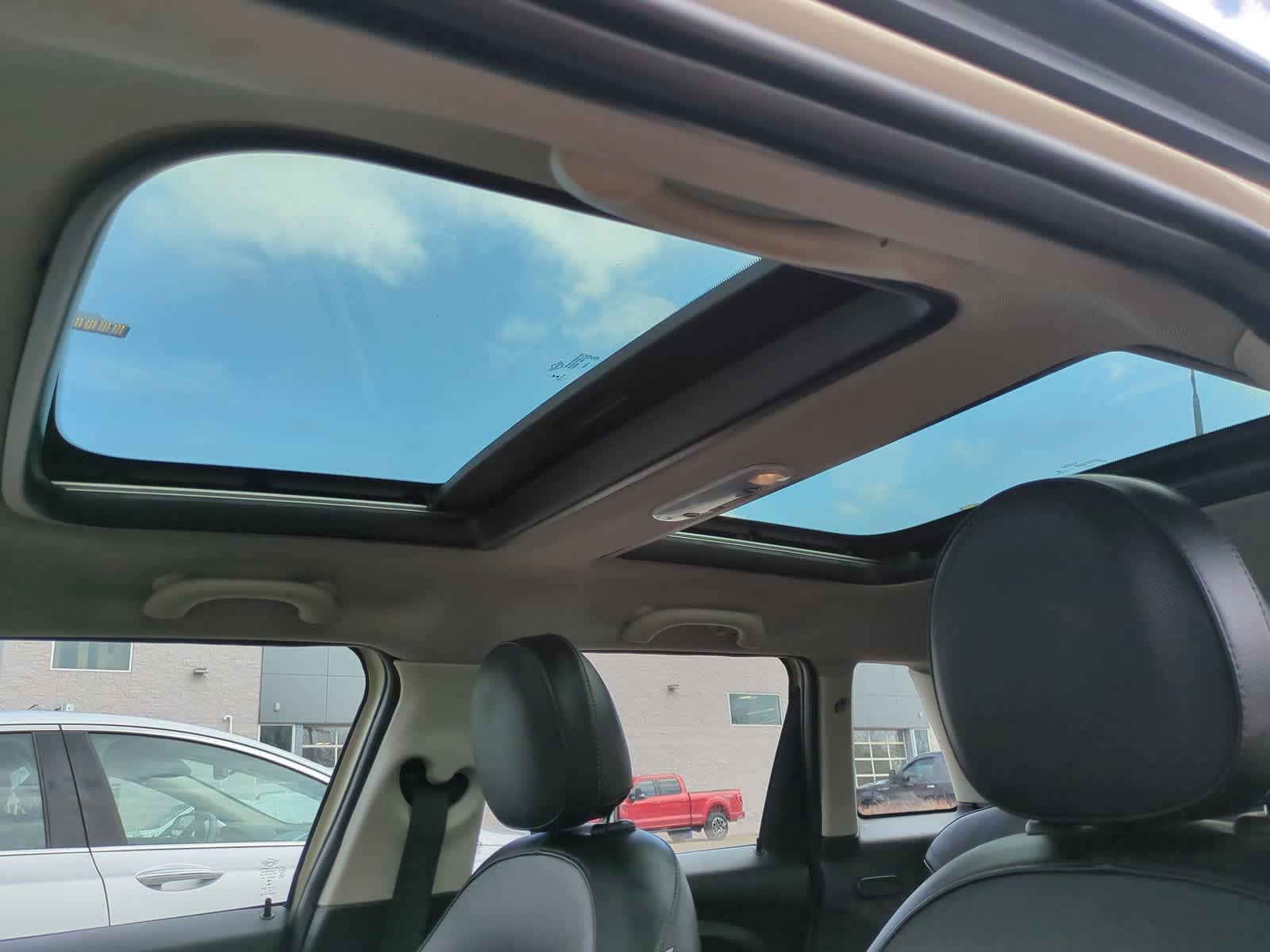 Thumbnail: 2015 MINI Cooper Hardtop - 19