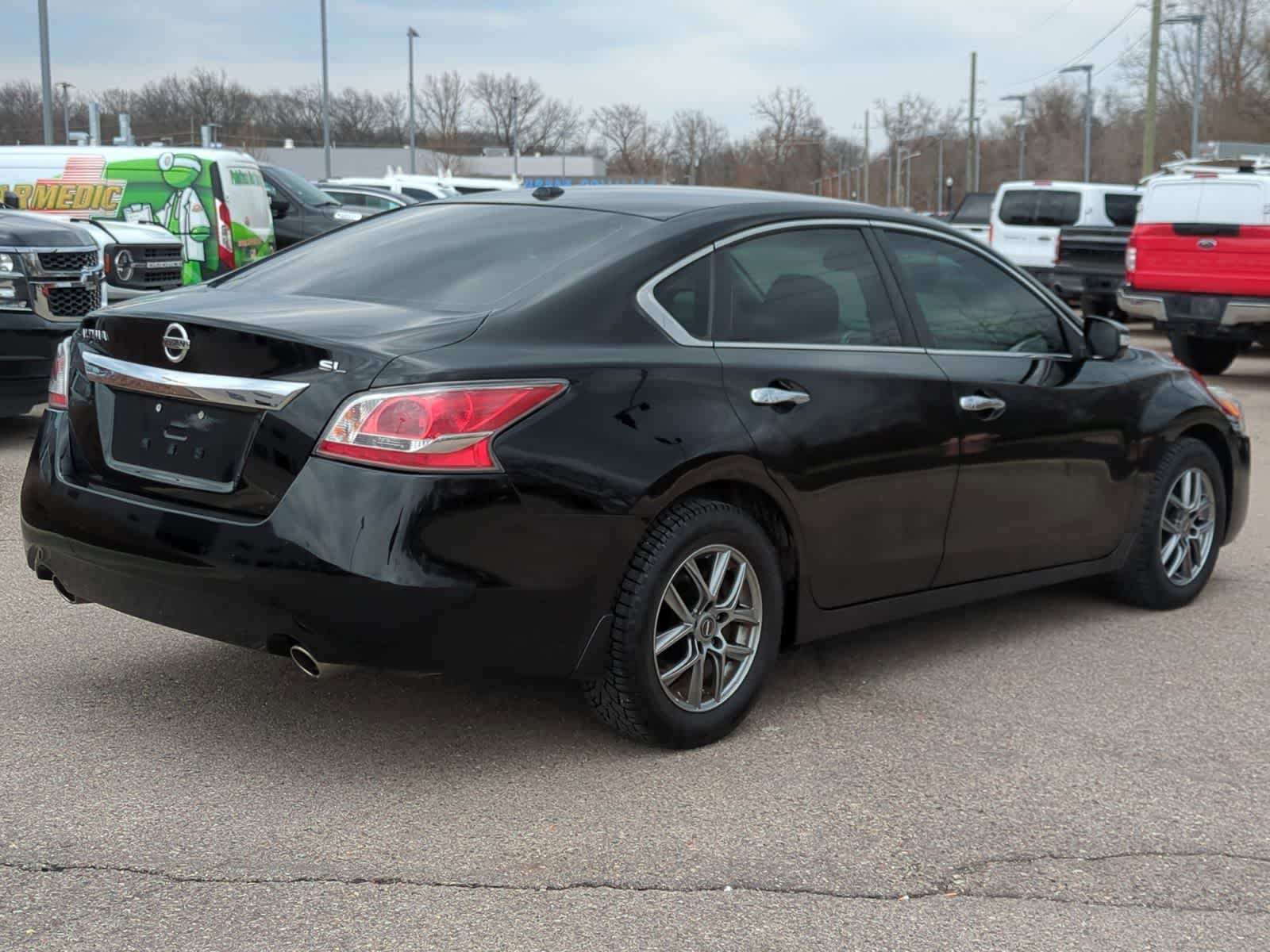 Thumbnail: 2015 Nissan Altima - 8