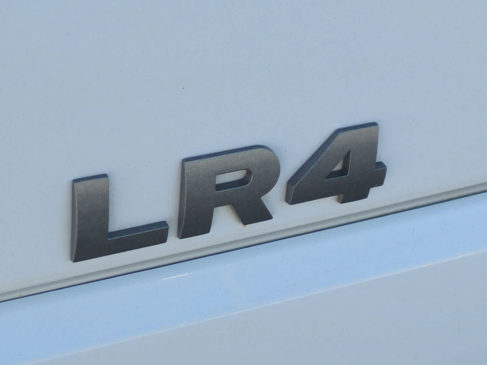 Thumbnail: 2016 Land Rover LR4 - 13