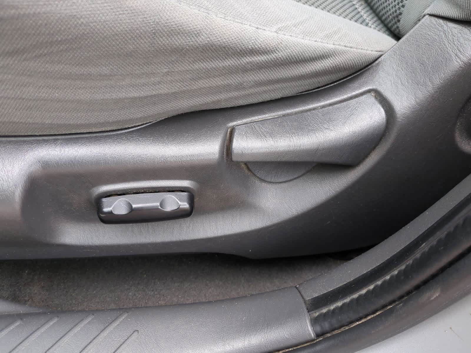 Thumbnail: 2005 Ford Escape - 17