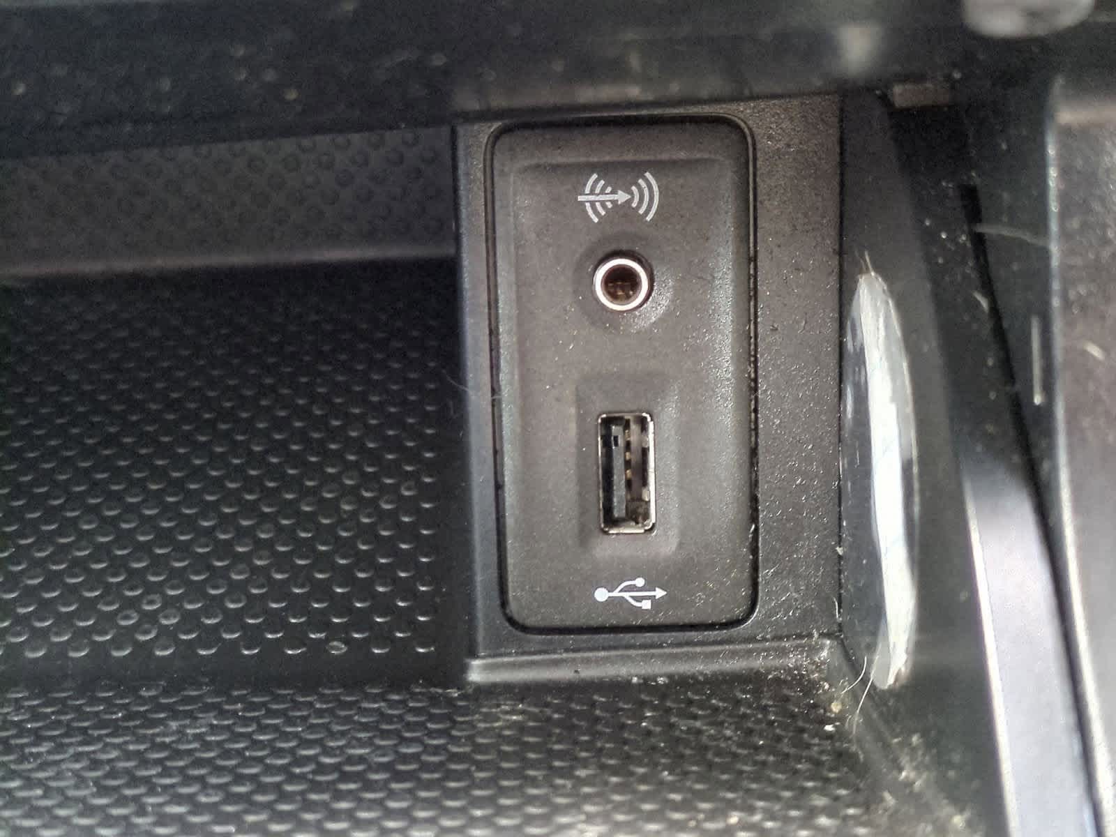 Thumbnail: 2017 Volkswagen e-Golf - 30