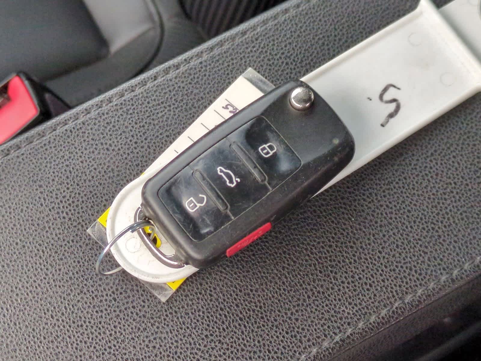 Thumbnail: 2017 Volkswagen Beetle - 35