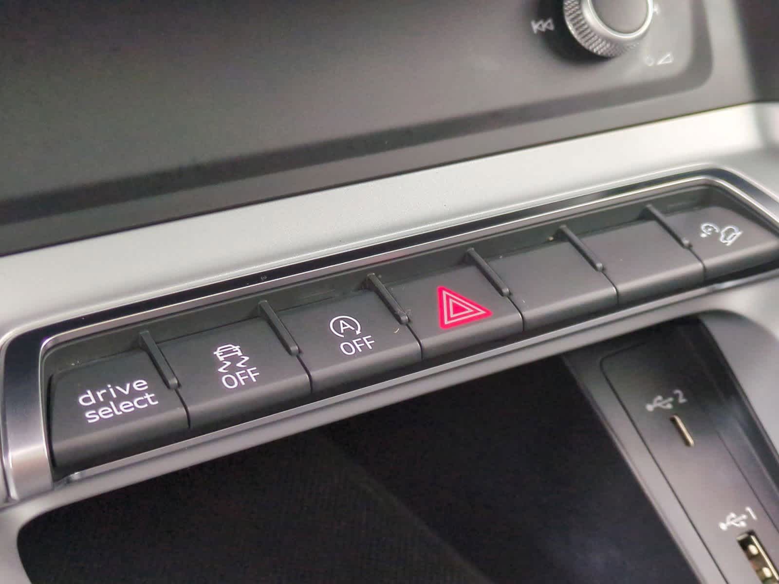 Thumbnail: 2020 Audi Q3 - 32