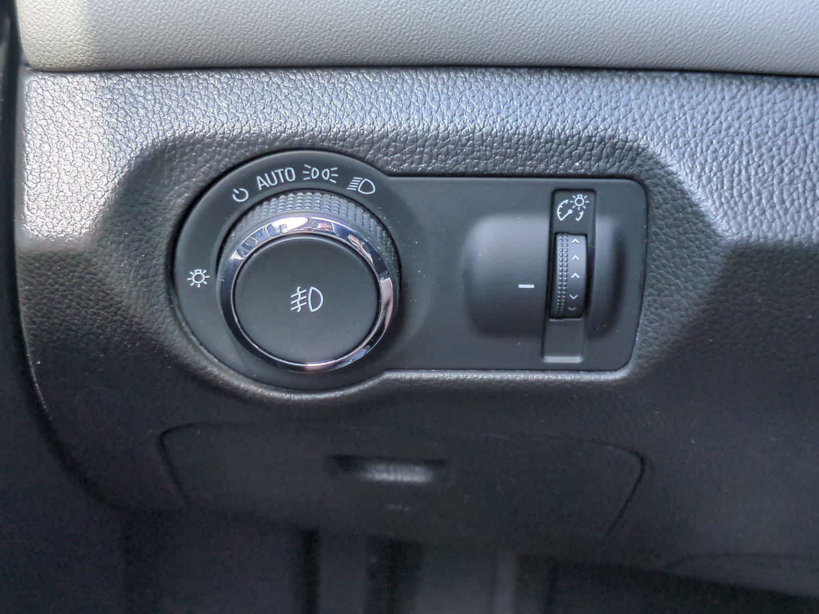 Thumbnail: 2012 Chevrolet Cruze - 27