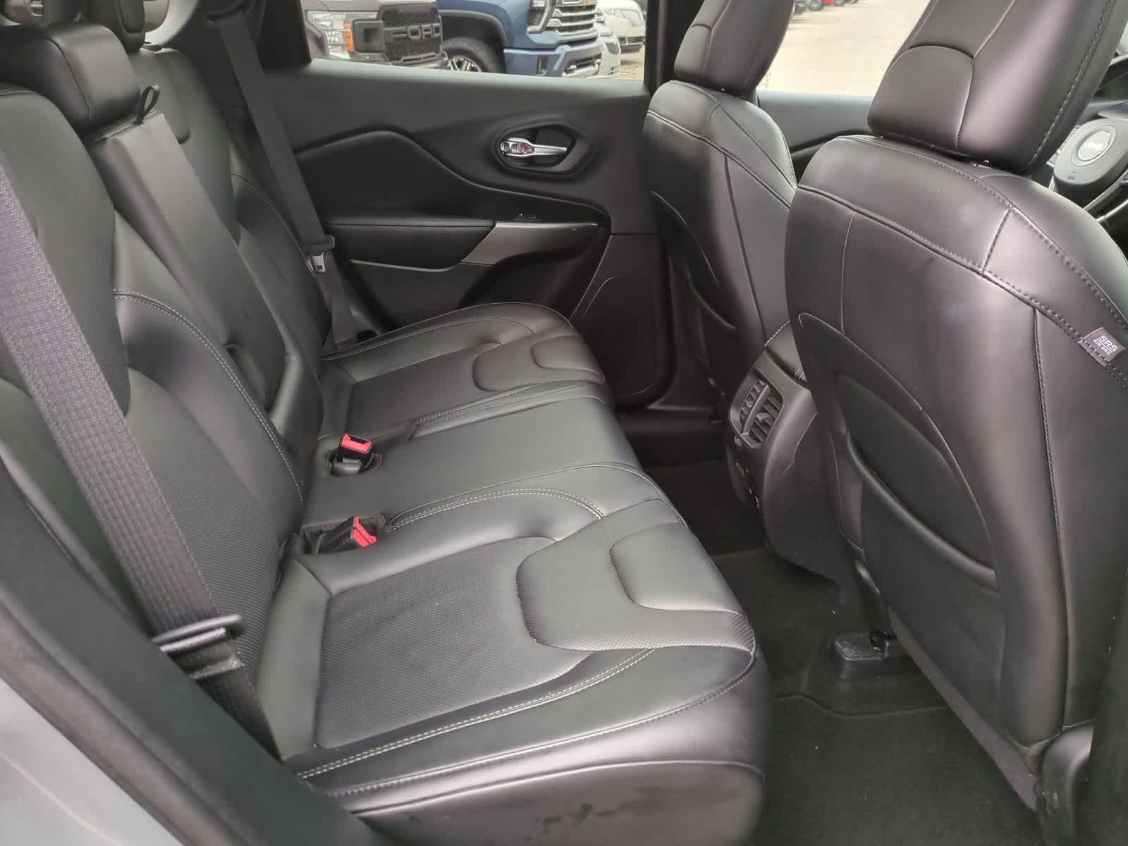 Thumbnail: 2020 Jeep Cherokee - 21