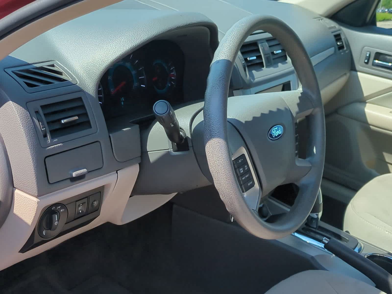 Thumbnail: 2010 Ford Fusion - 10