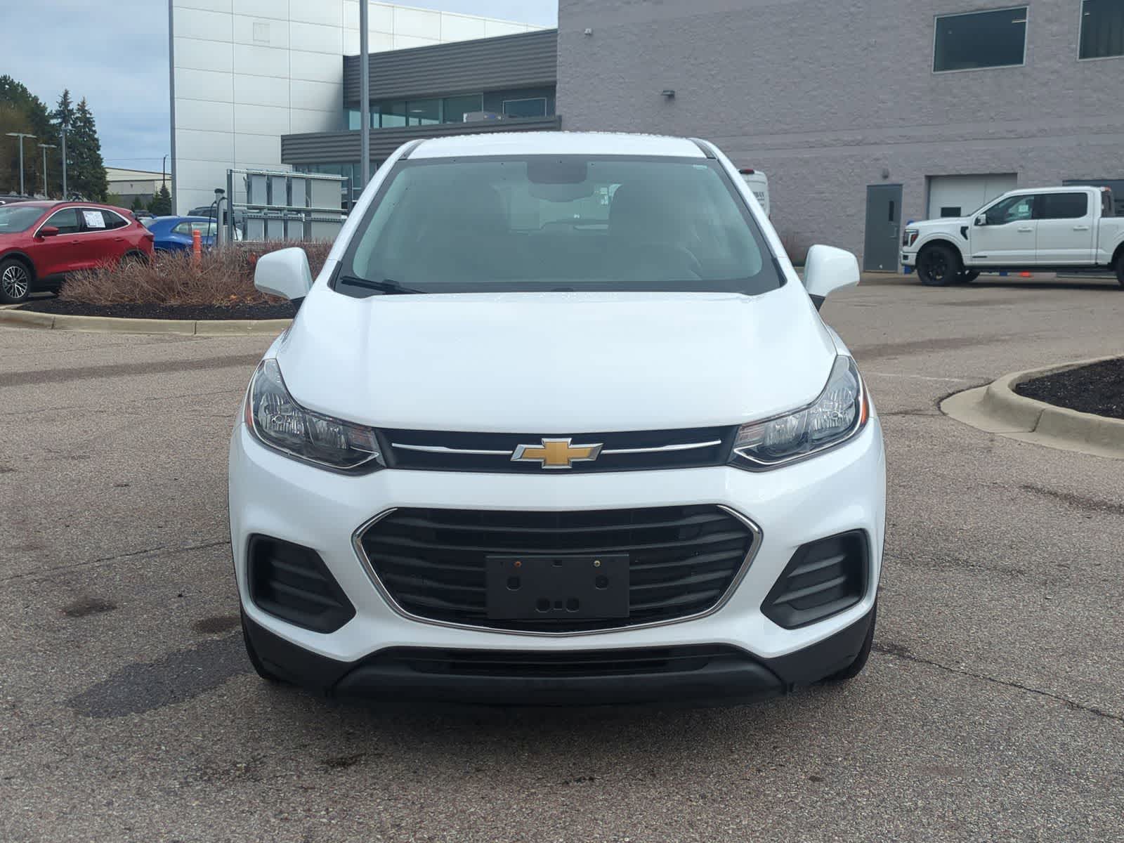 Thumbnail: 2017 Chevrolet Trax - 3