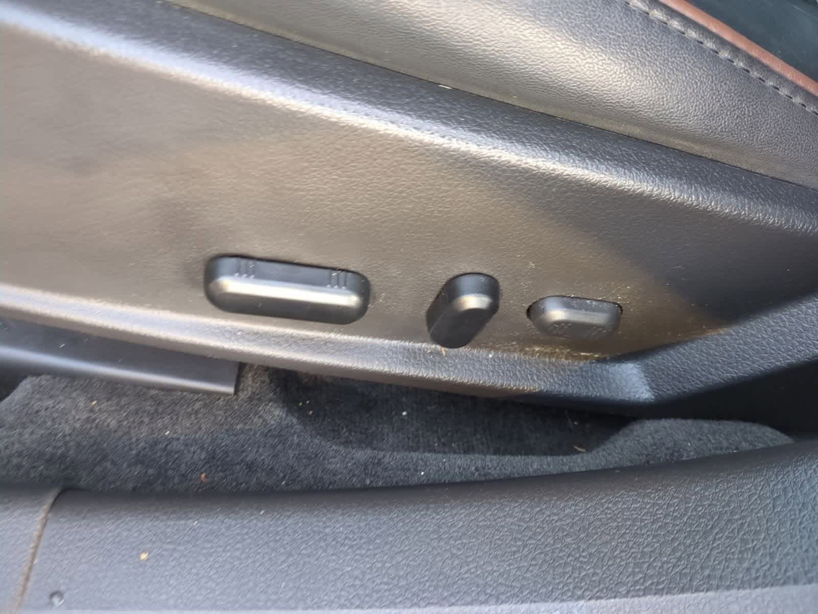 Thumbnail: 2012 Lincoln MKZ - 17