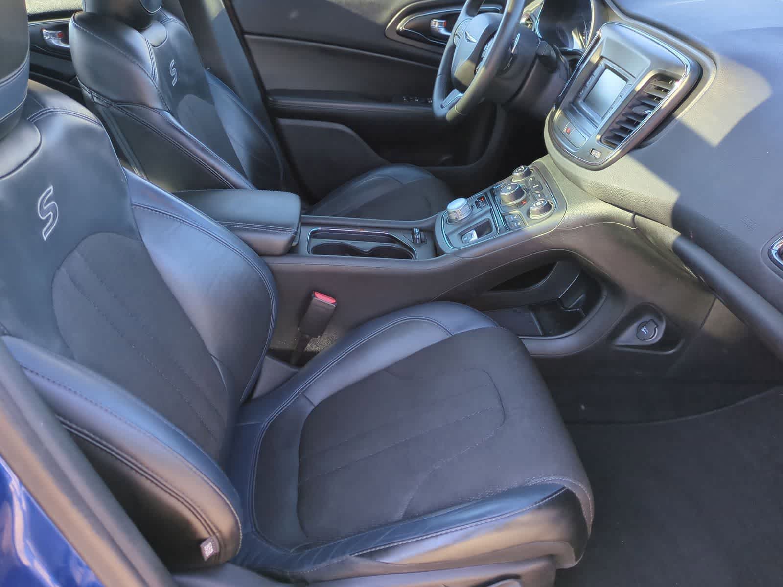 Thumbnail: 2016 Chrysler 200 - 23