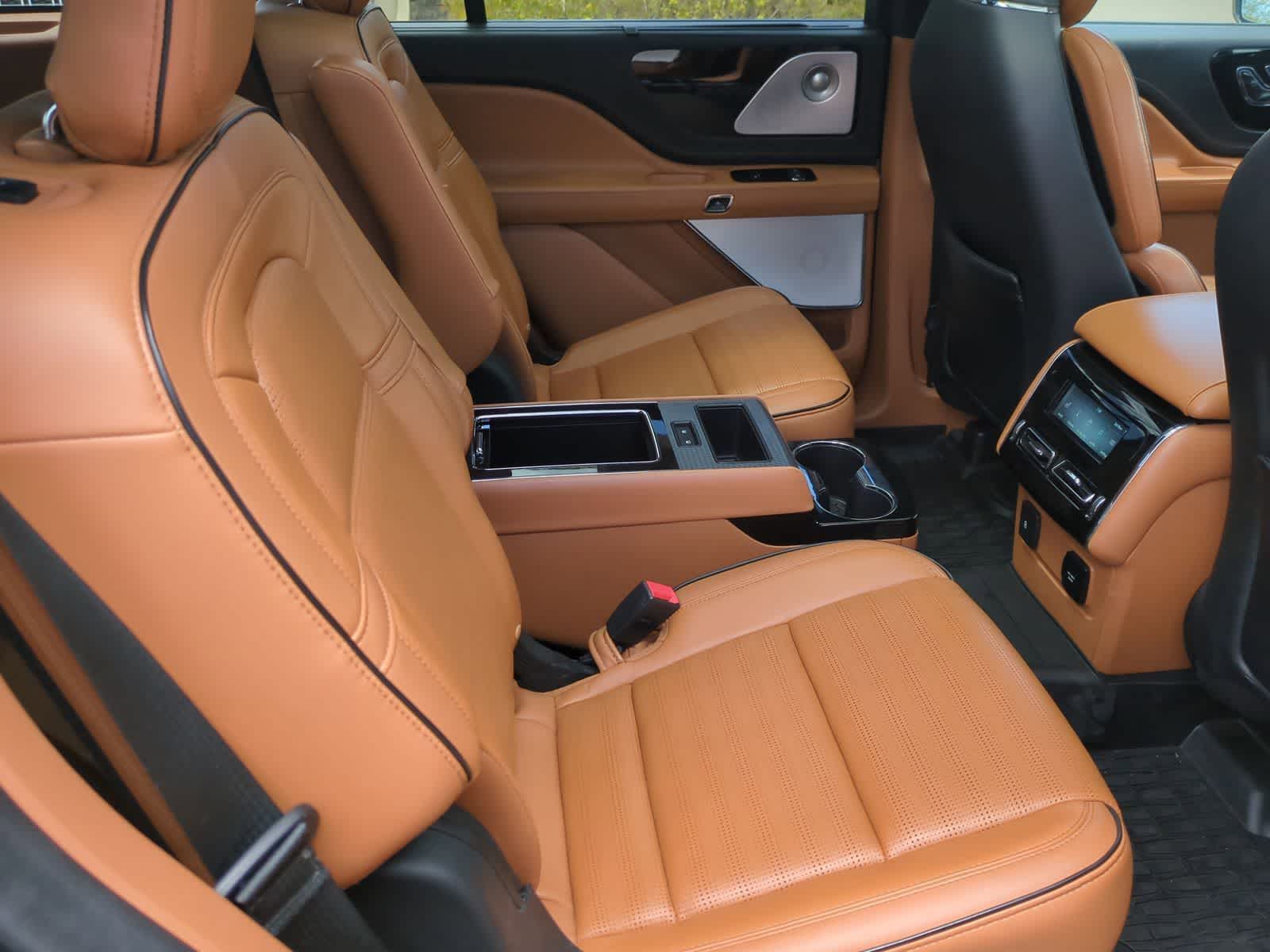 Thumbnail: 2021 Lincoln Aviator - 21