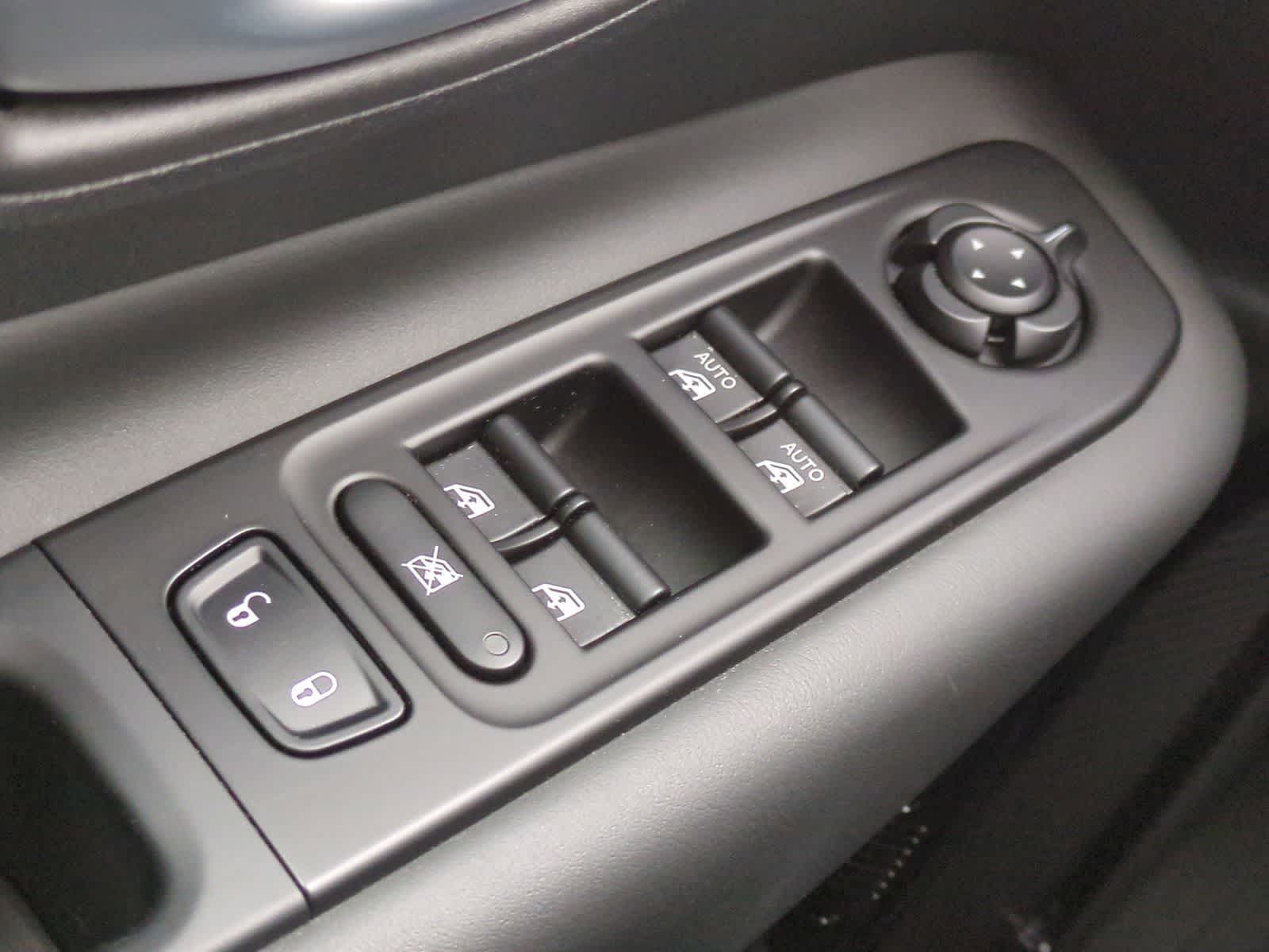 Thumbnail: 2020 Jeep Renegade - 31