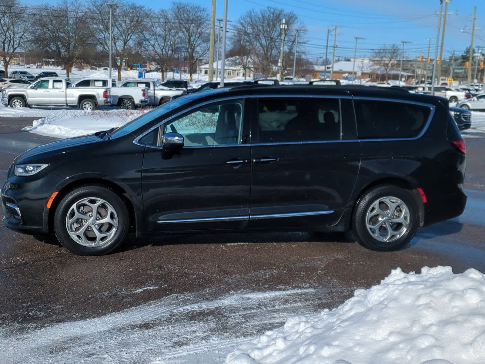 Thumbnail: 2023 Chrysler Pacifica - 5