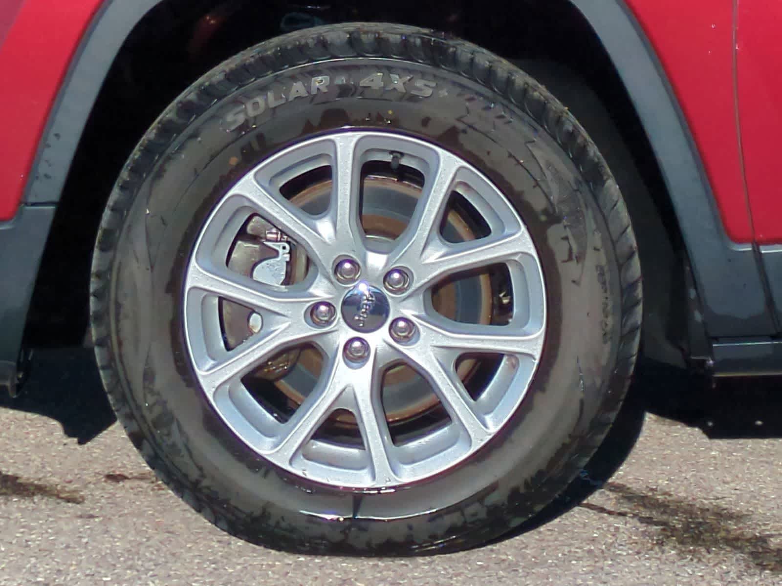 Thumbnail: 2016 Jeep Cherokee - 14